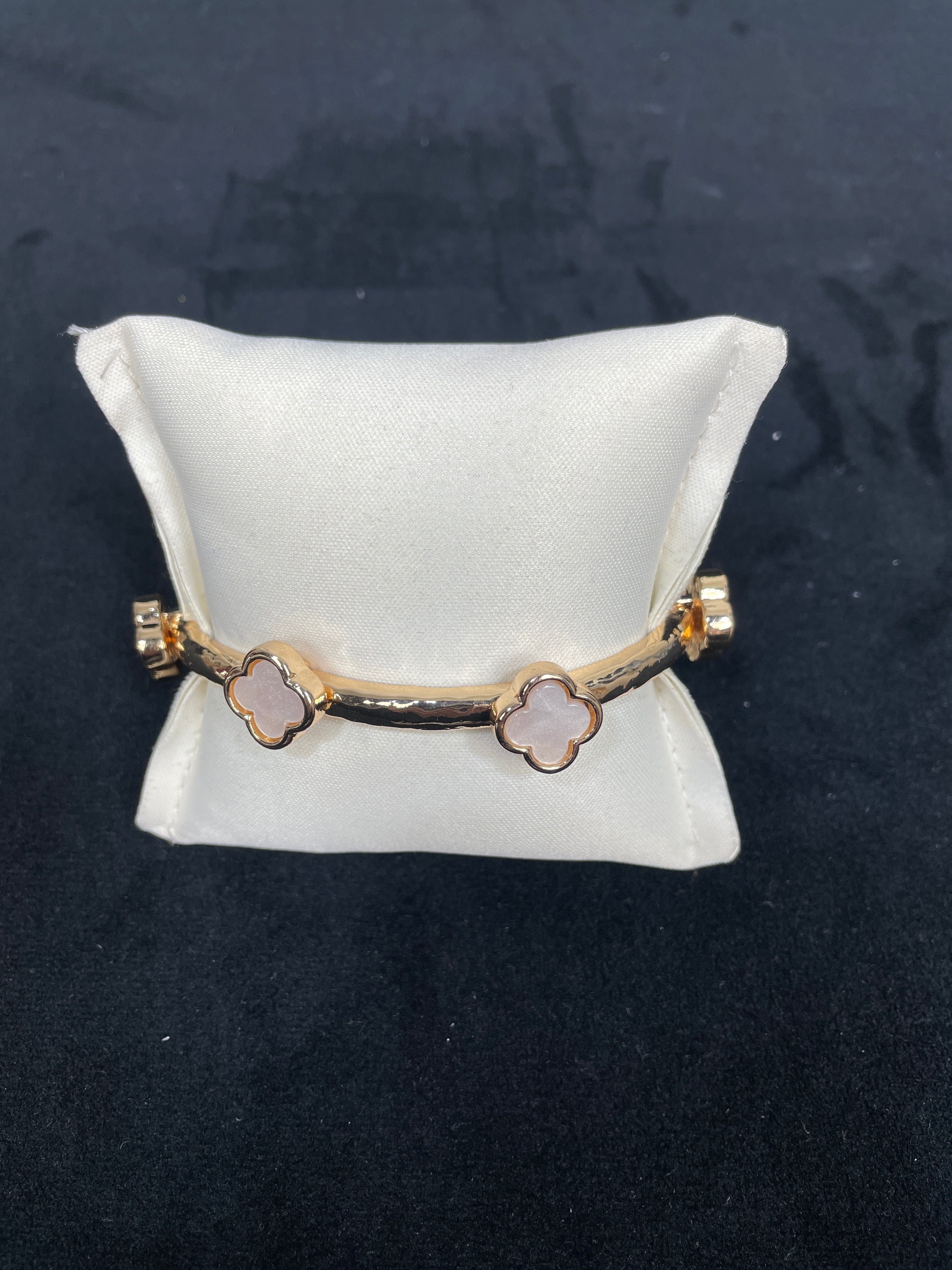 Ivory Clover Gem Gold Stretch Bracelet