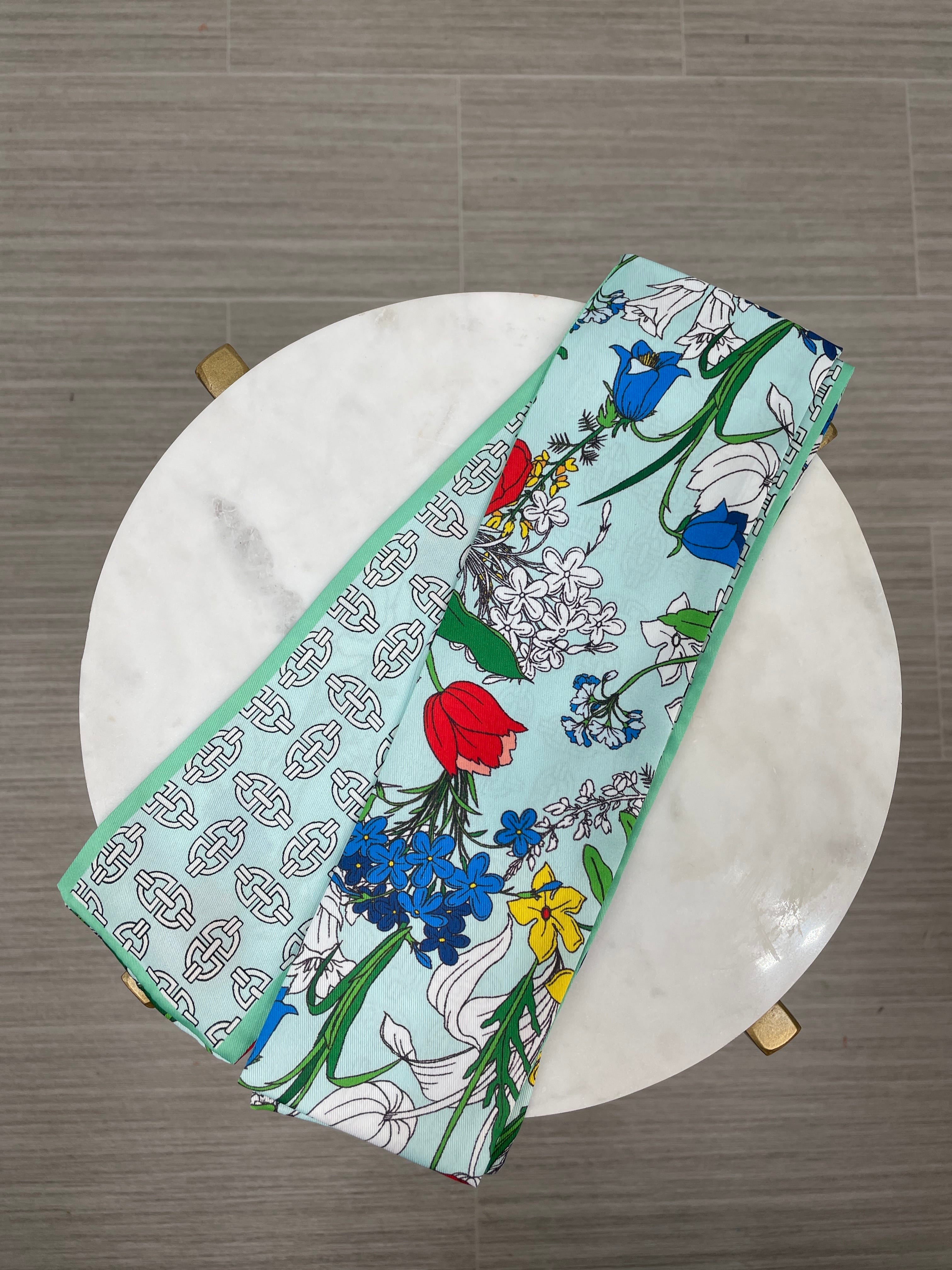 Green Tulip Skinny Scarf