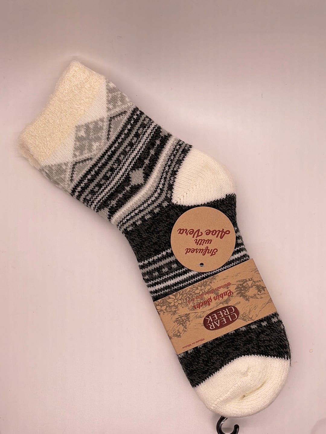 Diamond Line Socks W/ Aloe