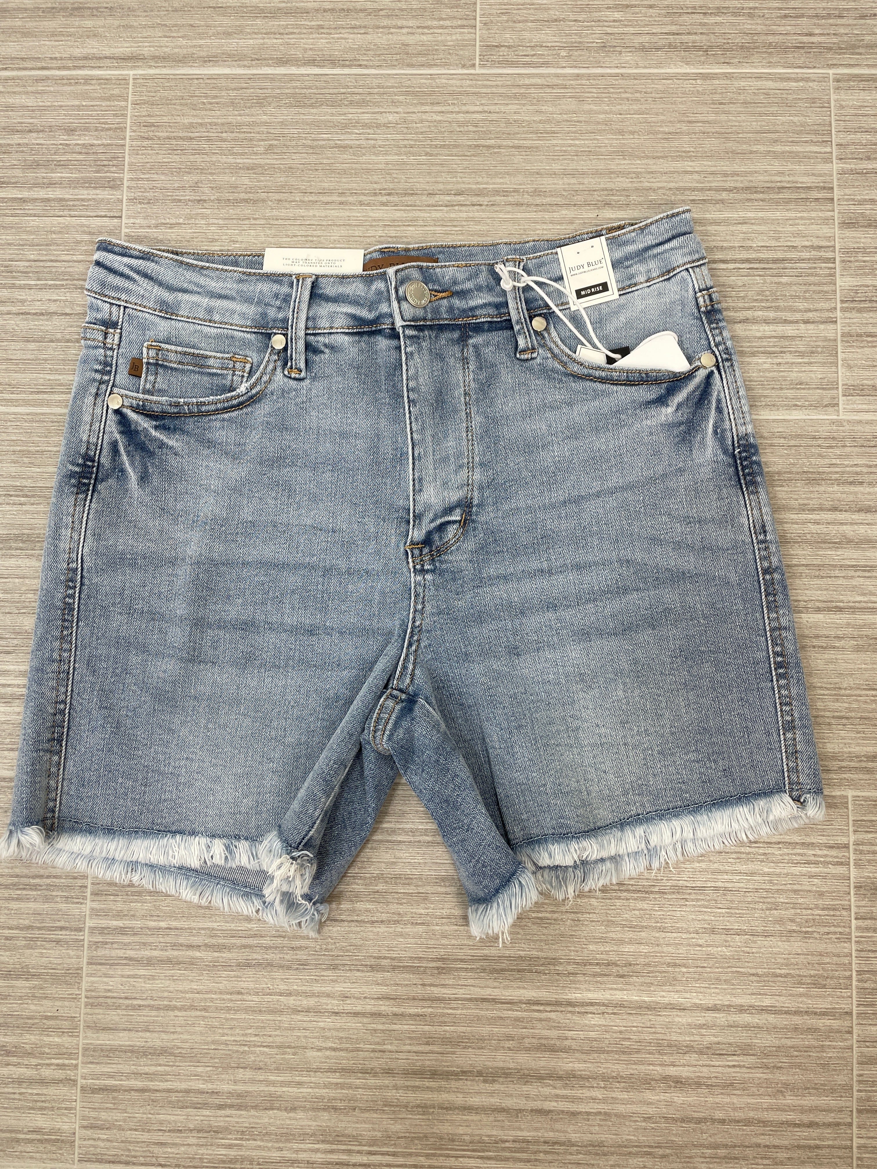 Light Destroy & Fray Hem Shorts