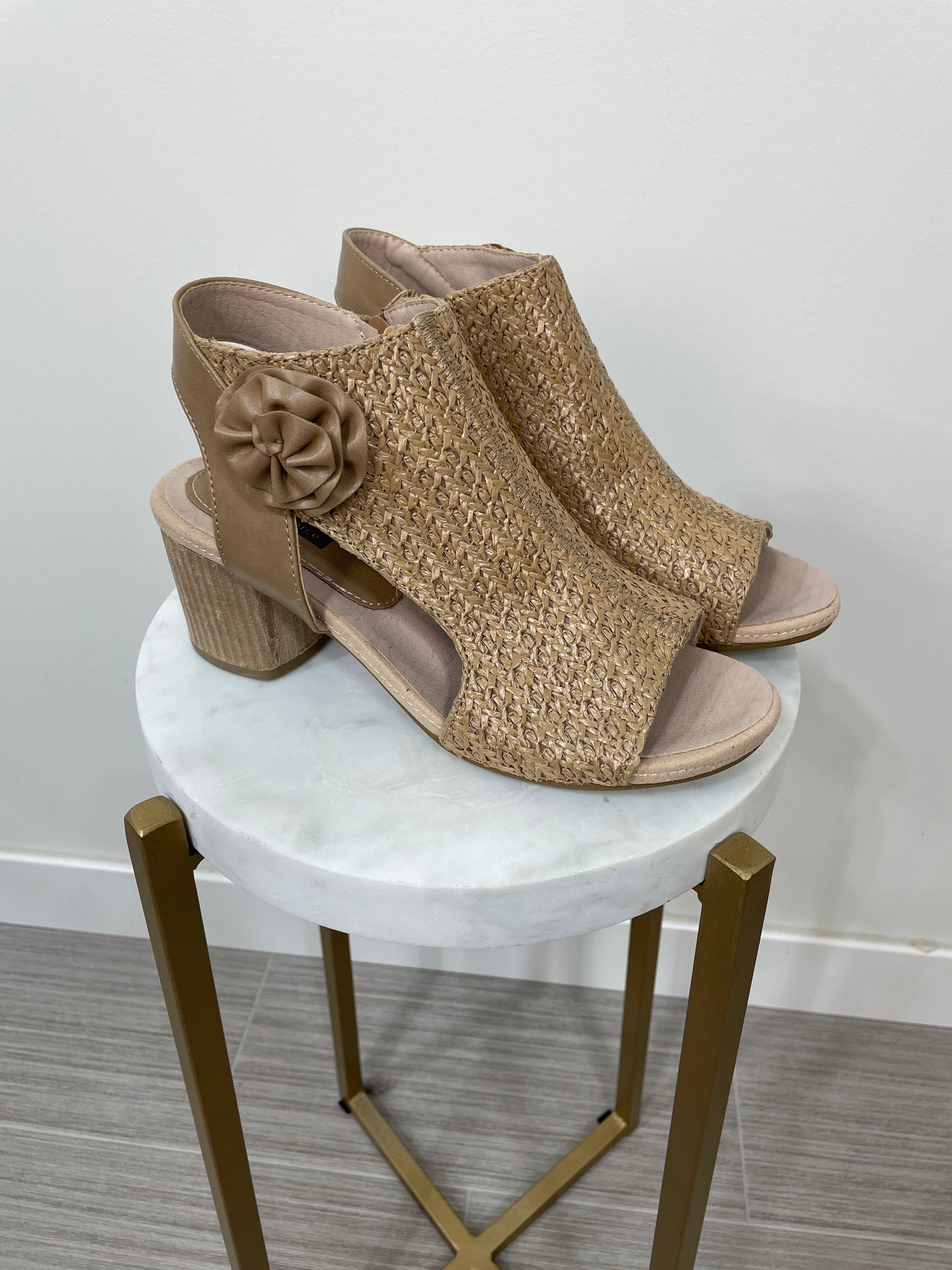 Natural Zakki Flower Detail Heel