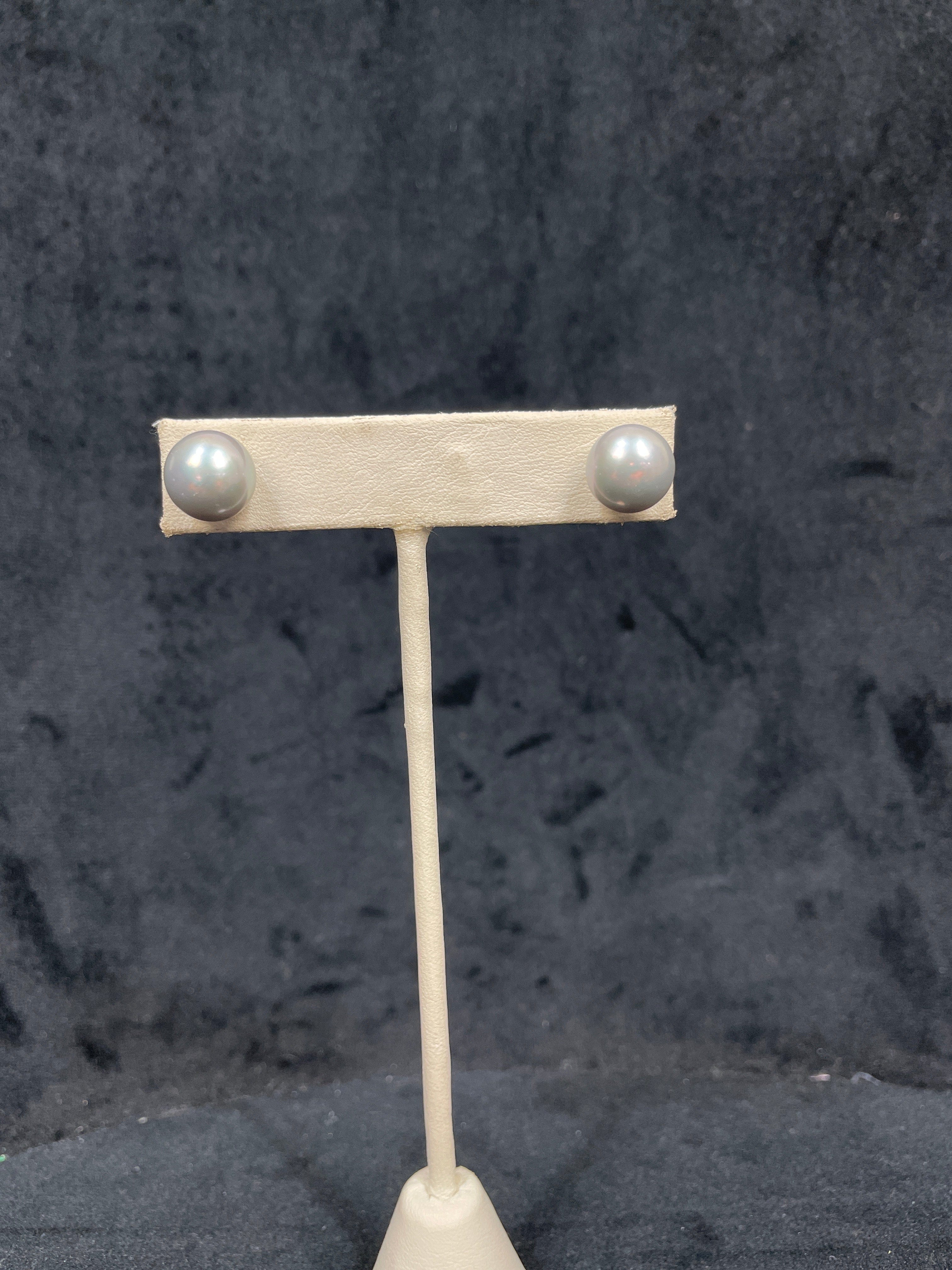 Grey Medium Pearl Stud Earring