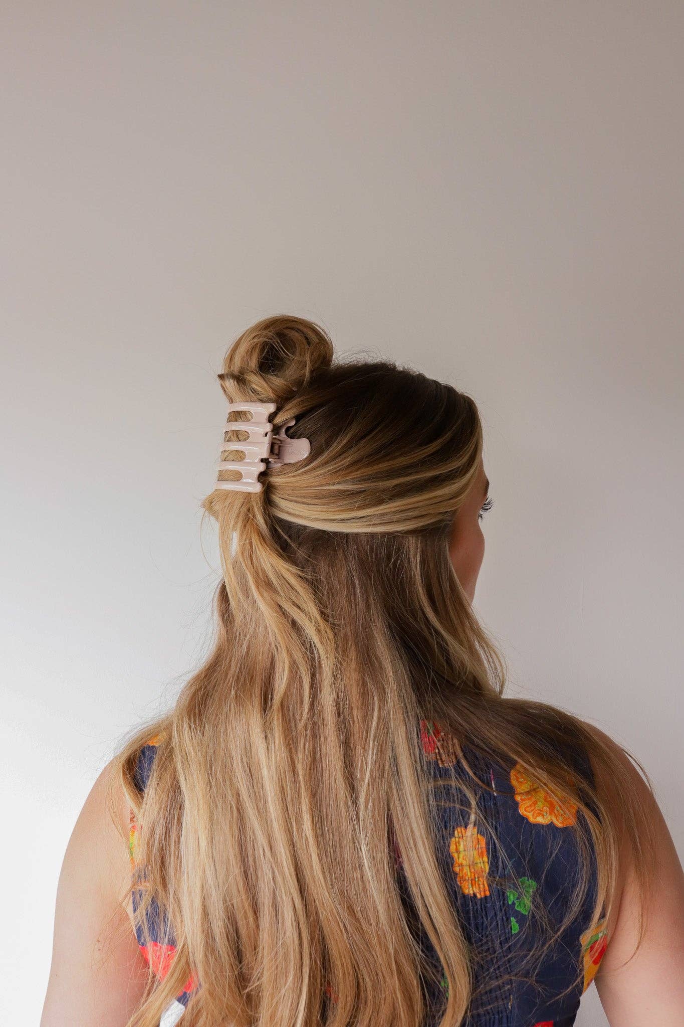 KAXI WIDE LAY DOWN CLAW: MATTE FOREST GREEN
