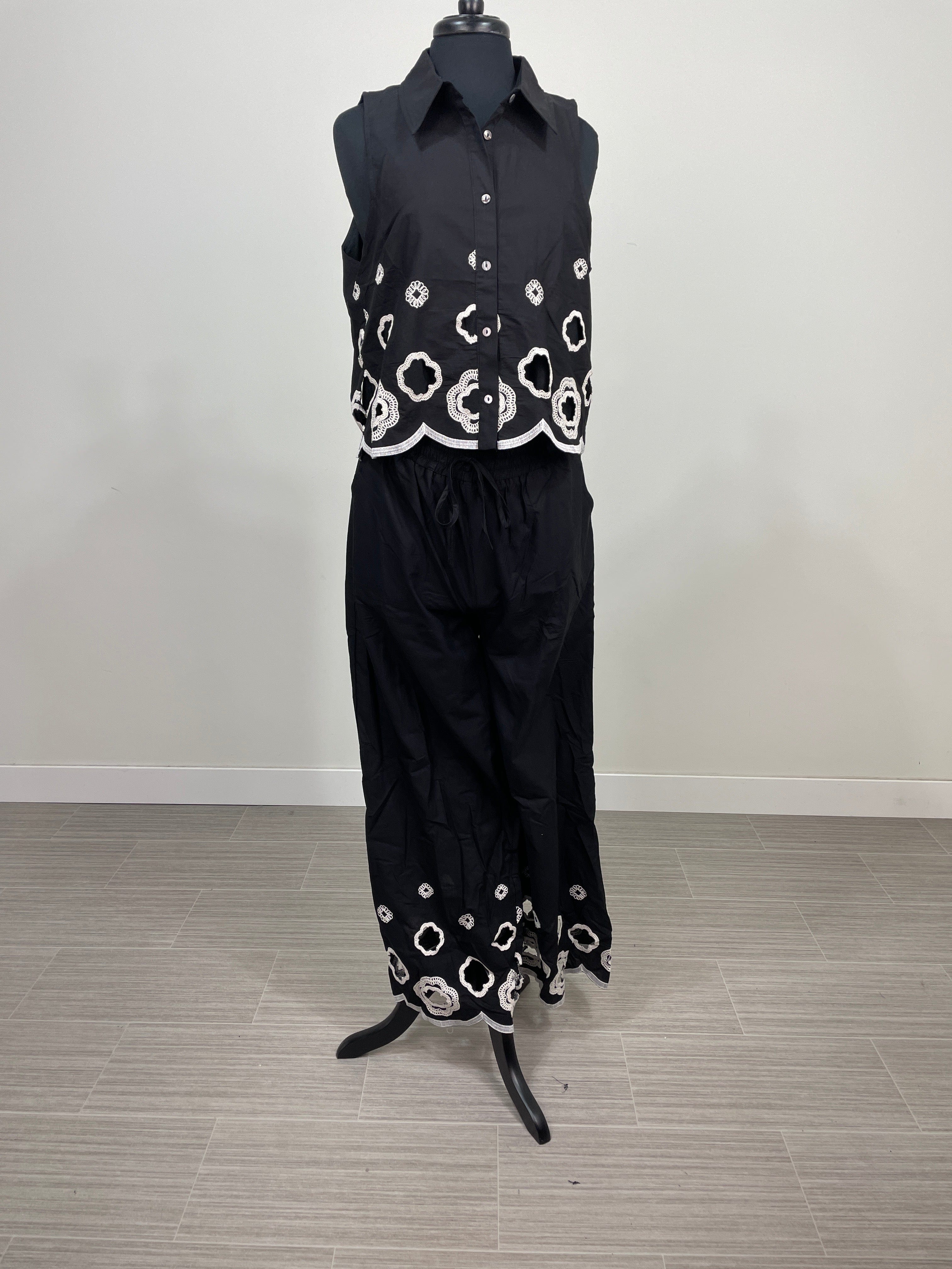 Black & Ivory Crochet Detail Set