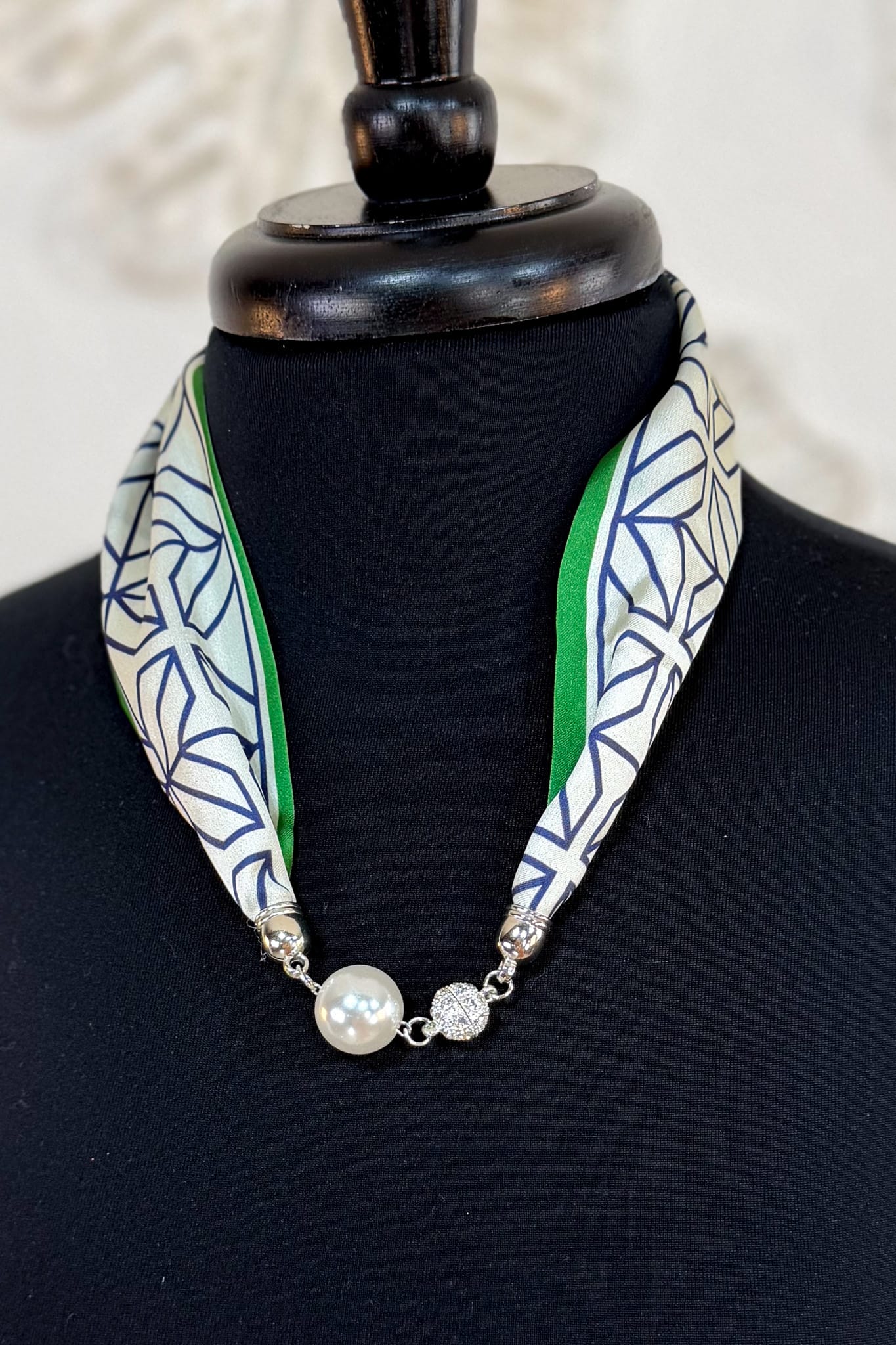 Green Cross Pattern Pearl Scarf Necklace