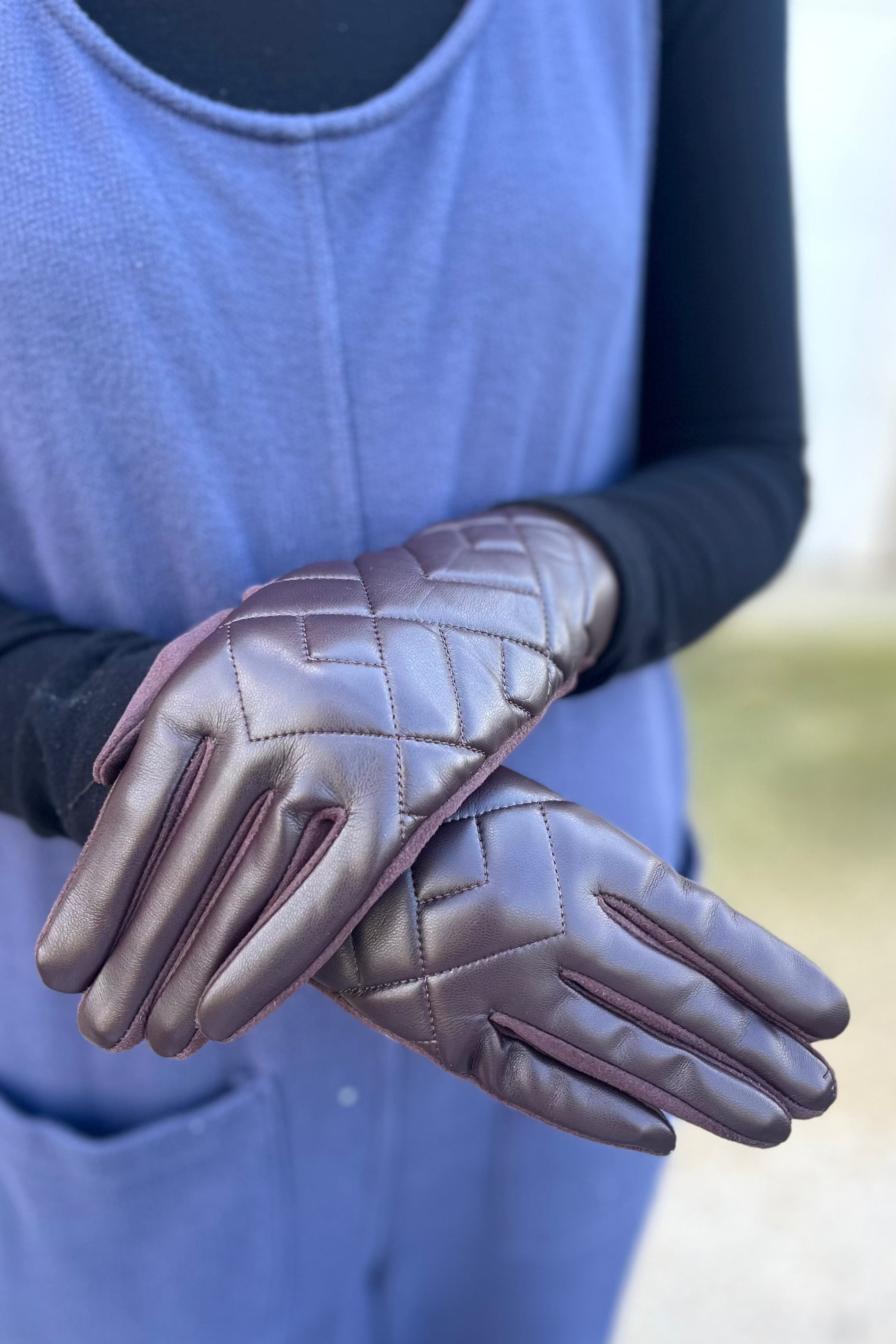 Brown Diamond Quilted Faux Fur Glove