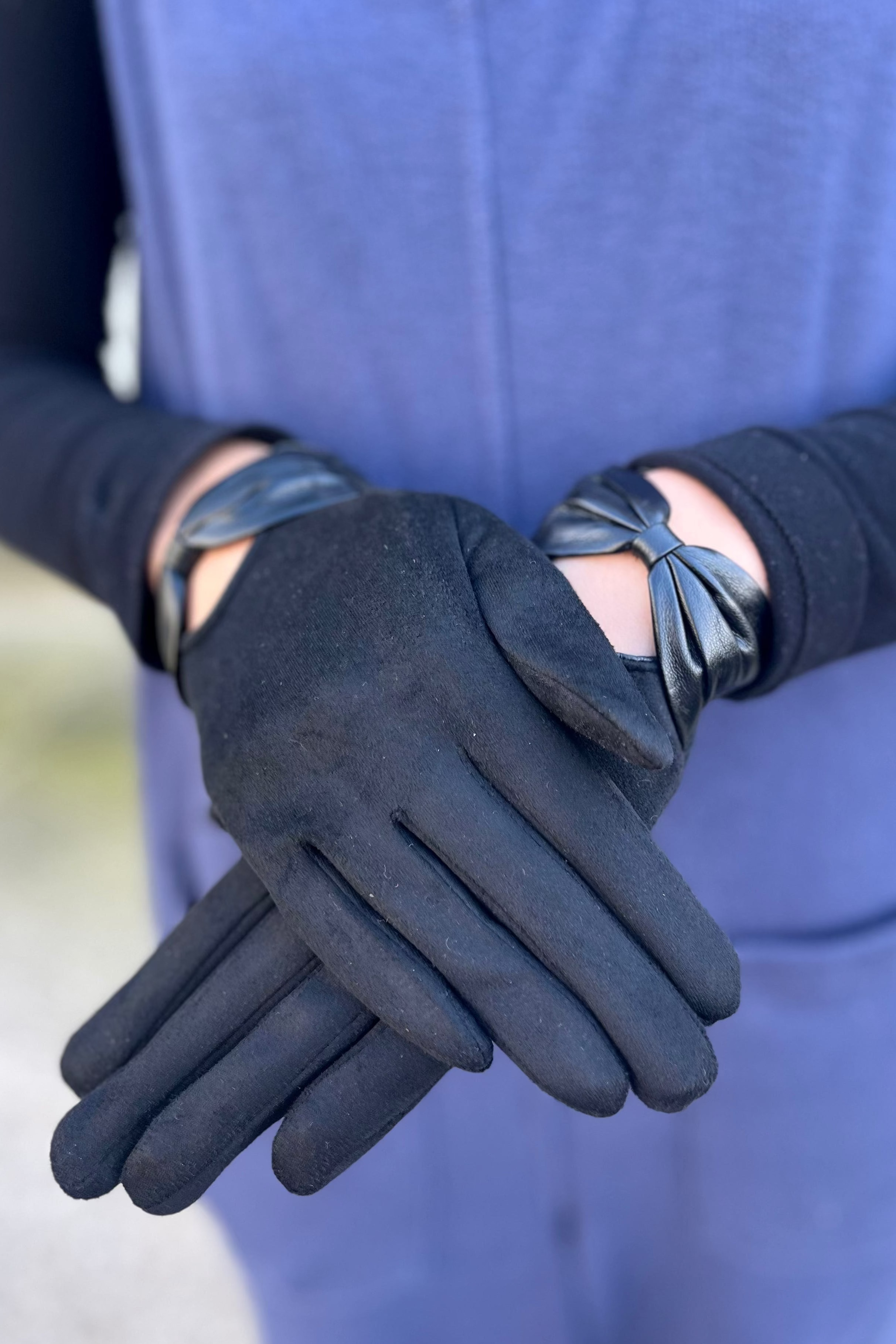 Black Bow Leatherette Glove