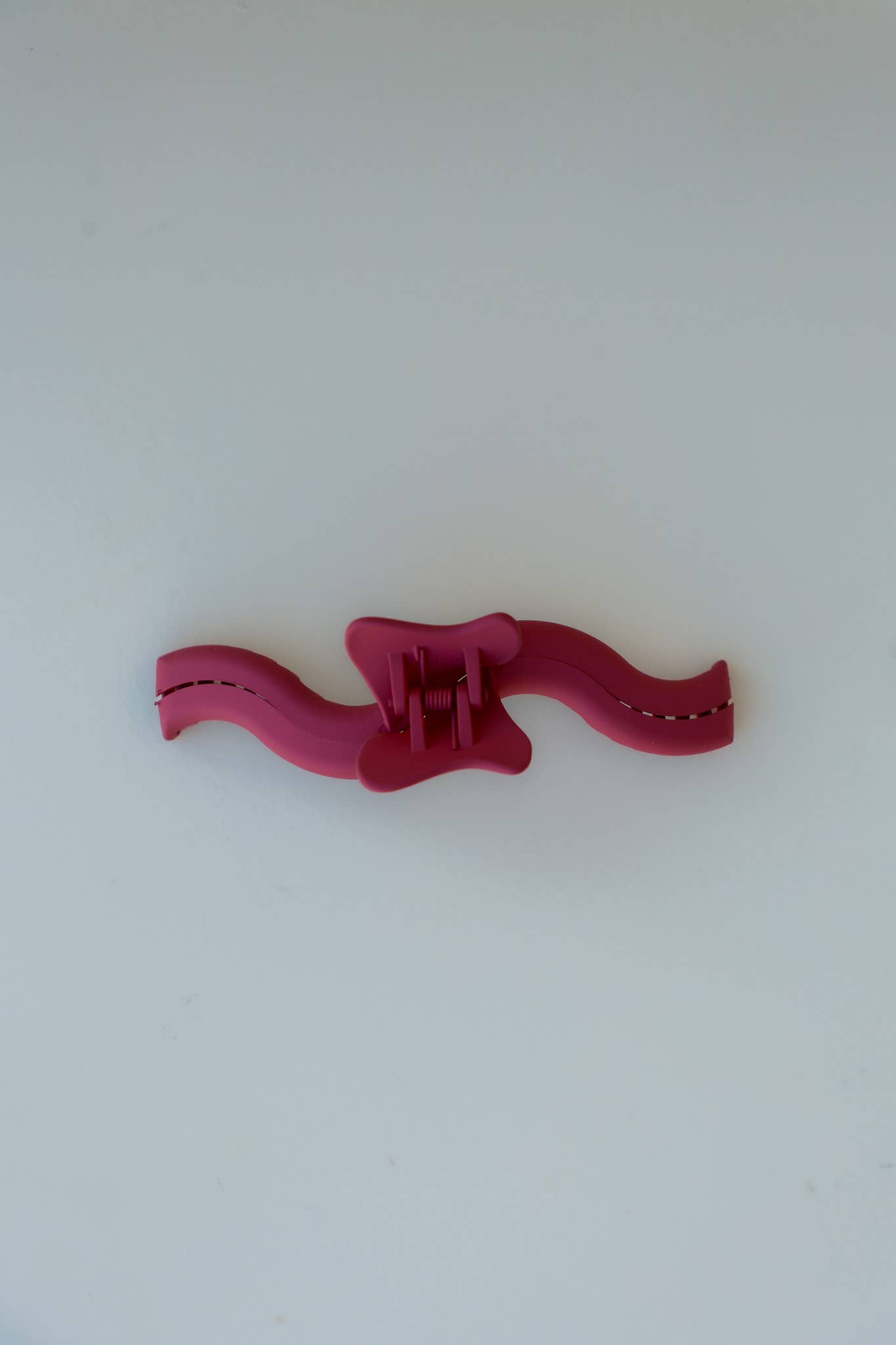 KAXI ORIGINAL WAVY HOLD EVERYTHING CLAW: EVERGREEN