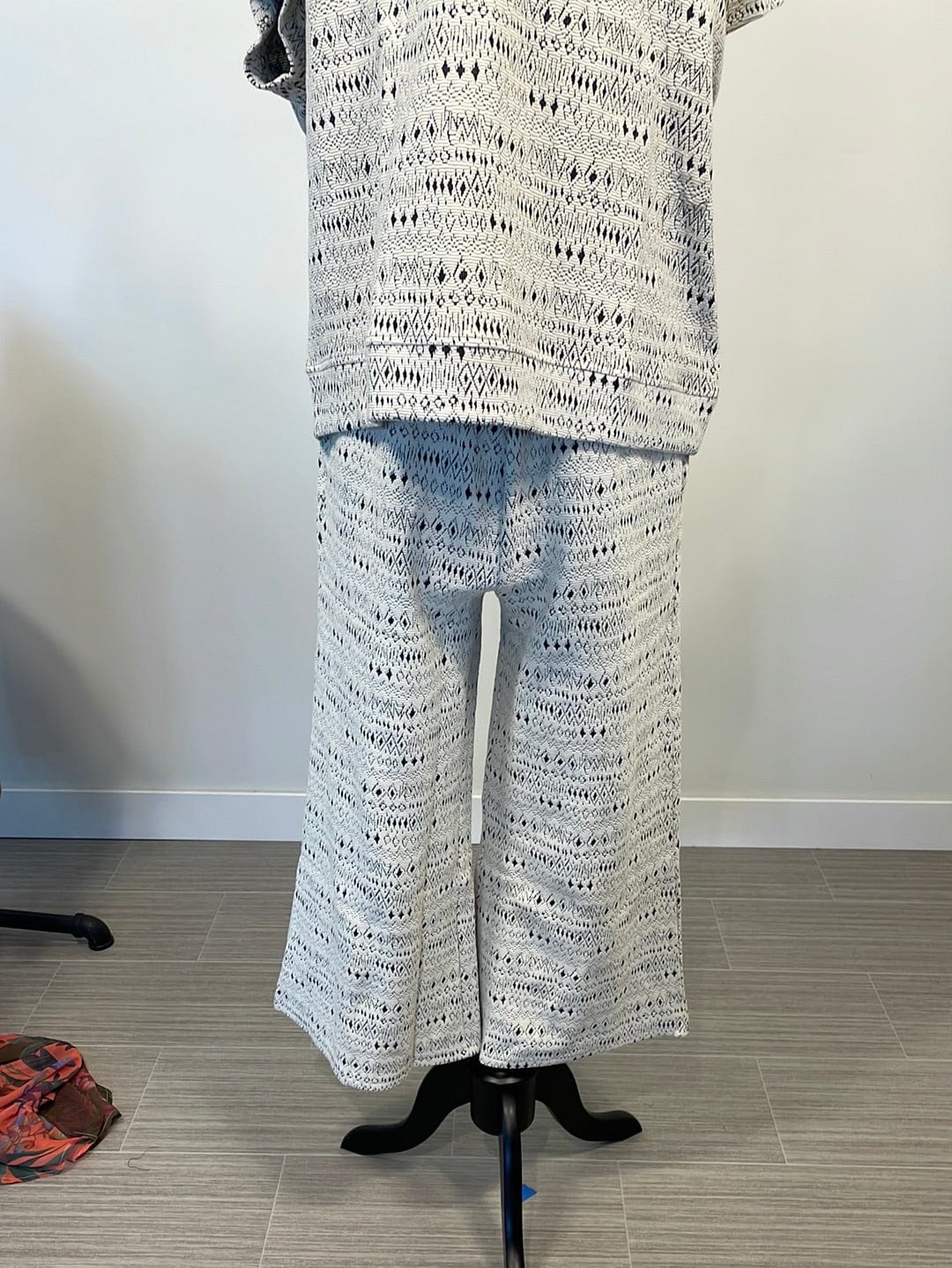 Ivory & Grey Jacquard Textured Pants