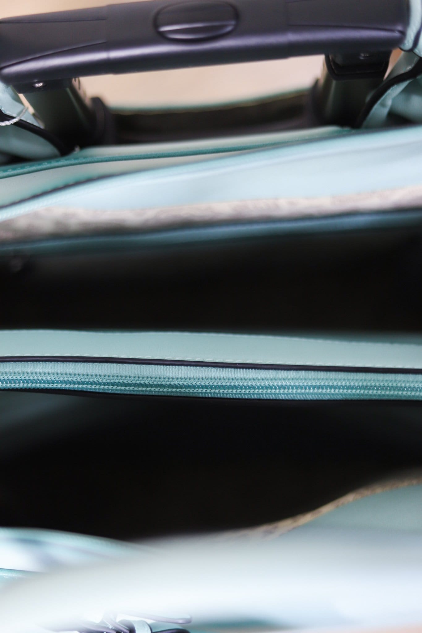 Assorted Roller Bag