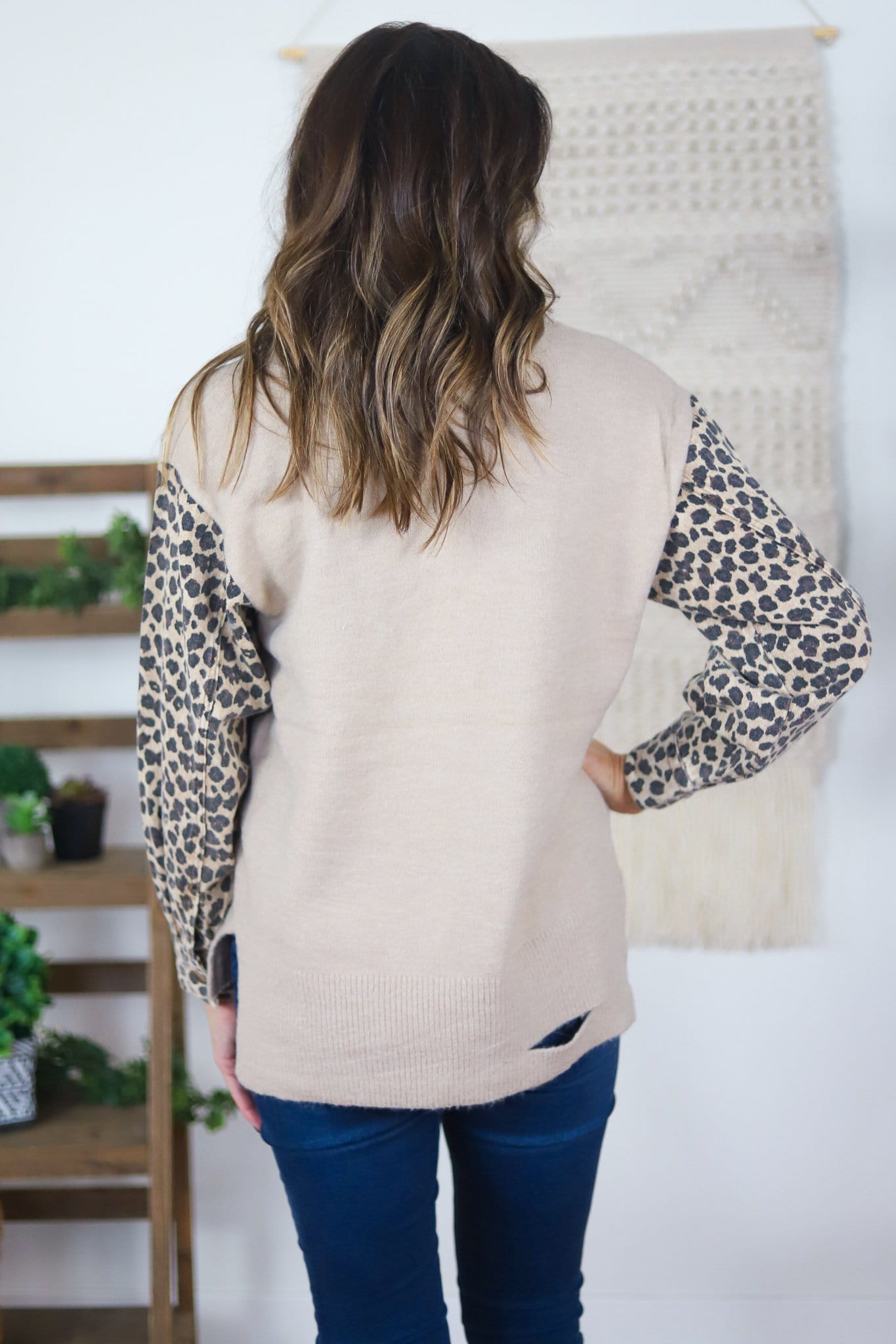 tan body leopard sleeves sweater back