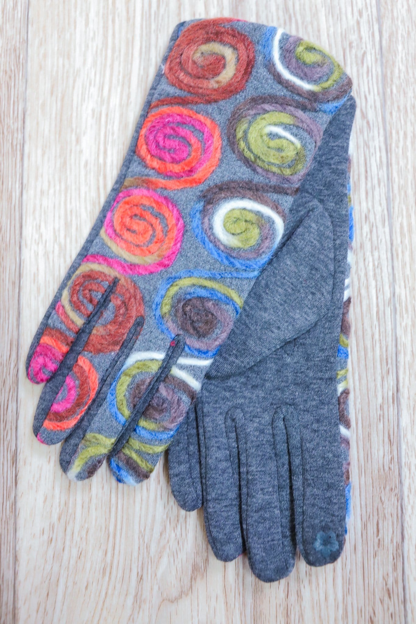 Charcoal yarn swirl glove