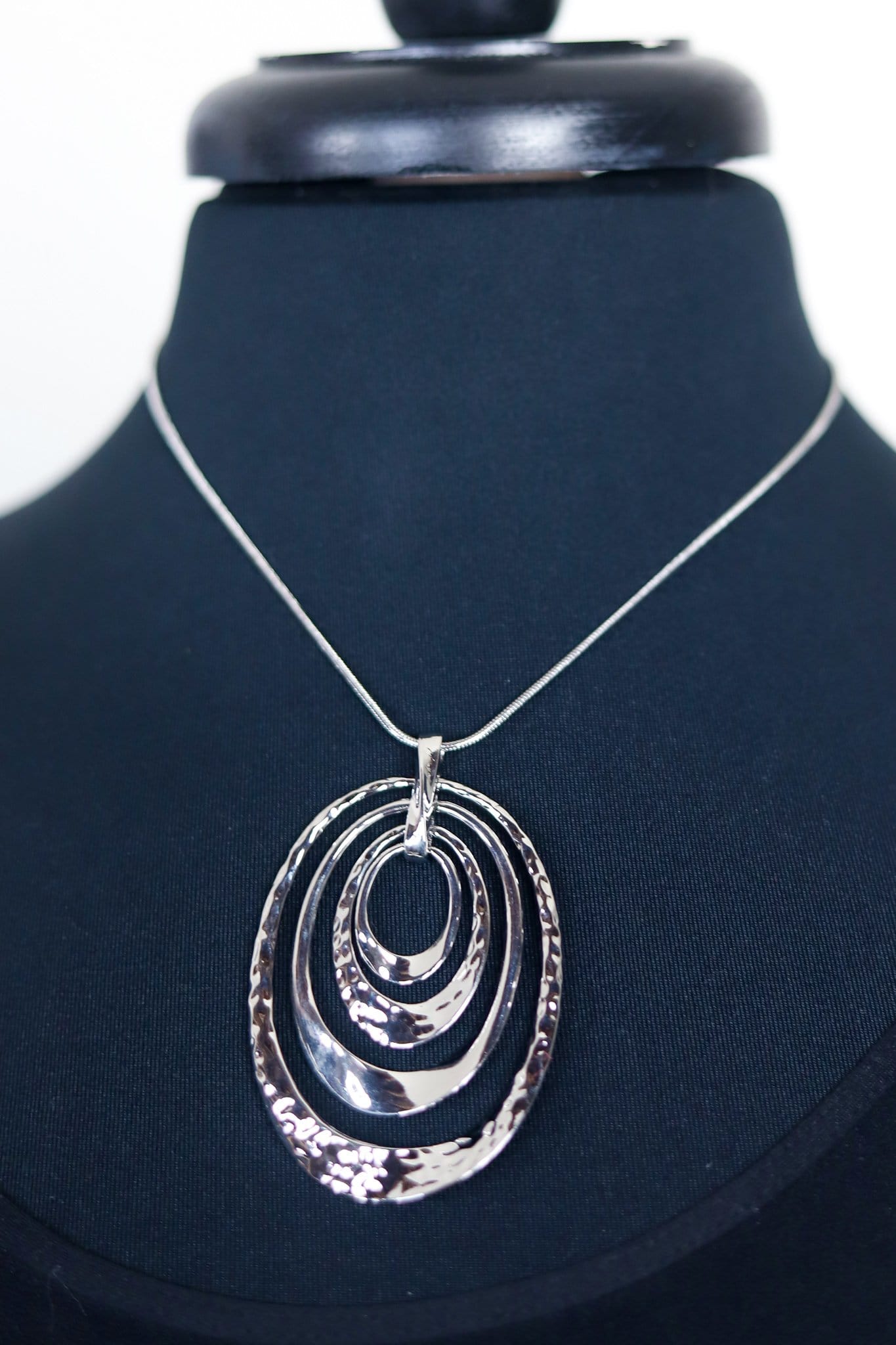 Interlocking Short Necklace Set