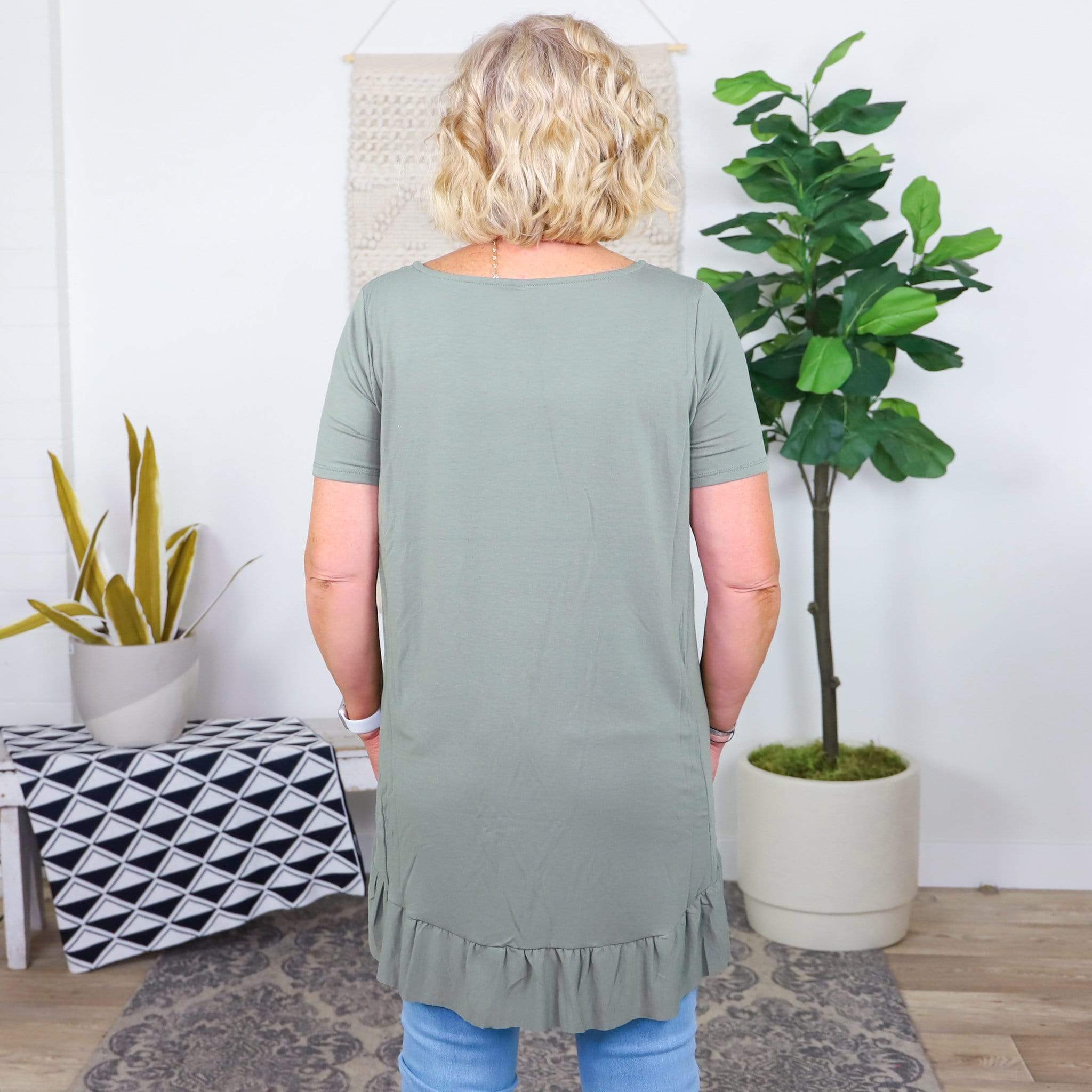 Solid Ruffle HI-Low Hem Top