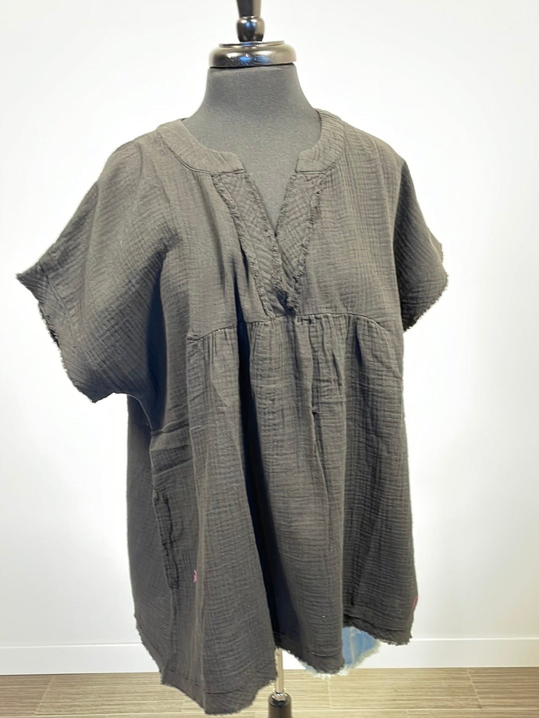 Black Everyday Gauze Top w/Pockets