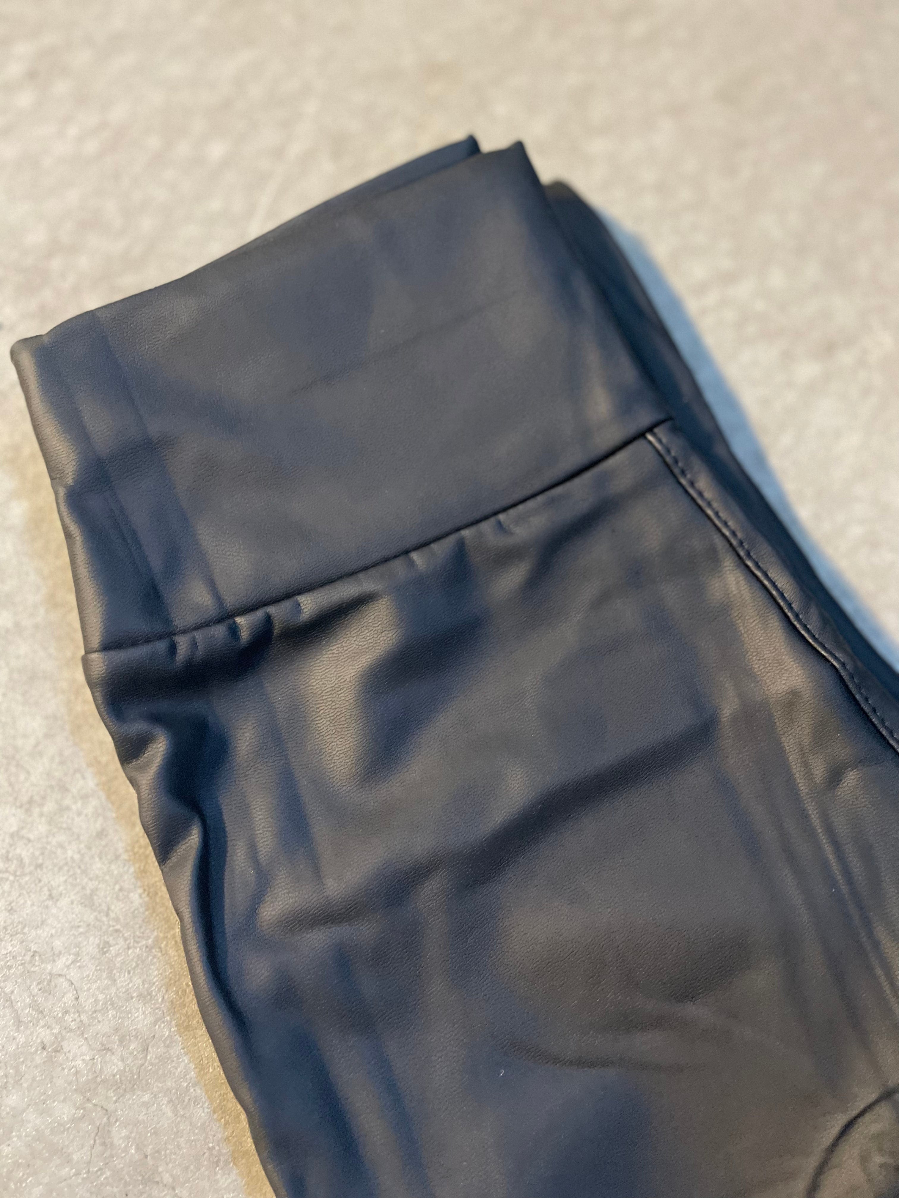 Black Solid Leather Leggings