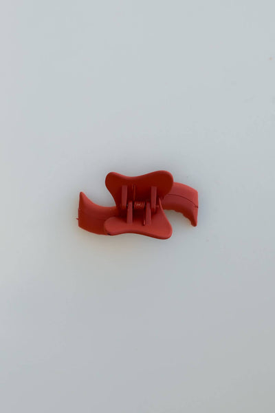 KAXI MINI WAVY HOLD EVERYTHING CLAW: TERRACOTTA
