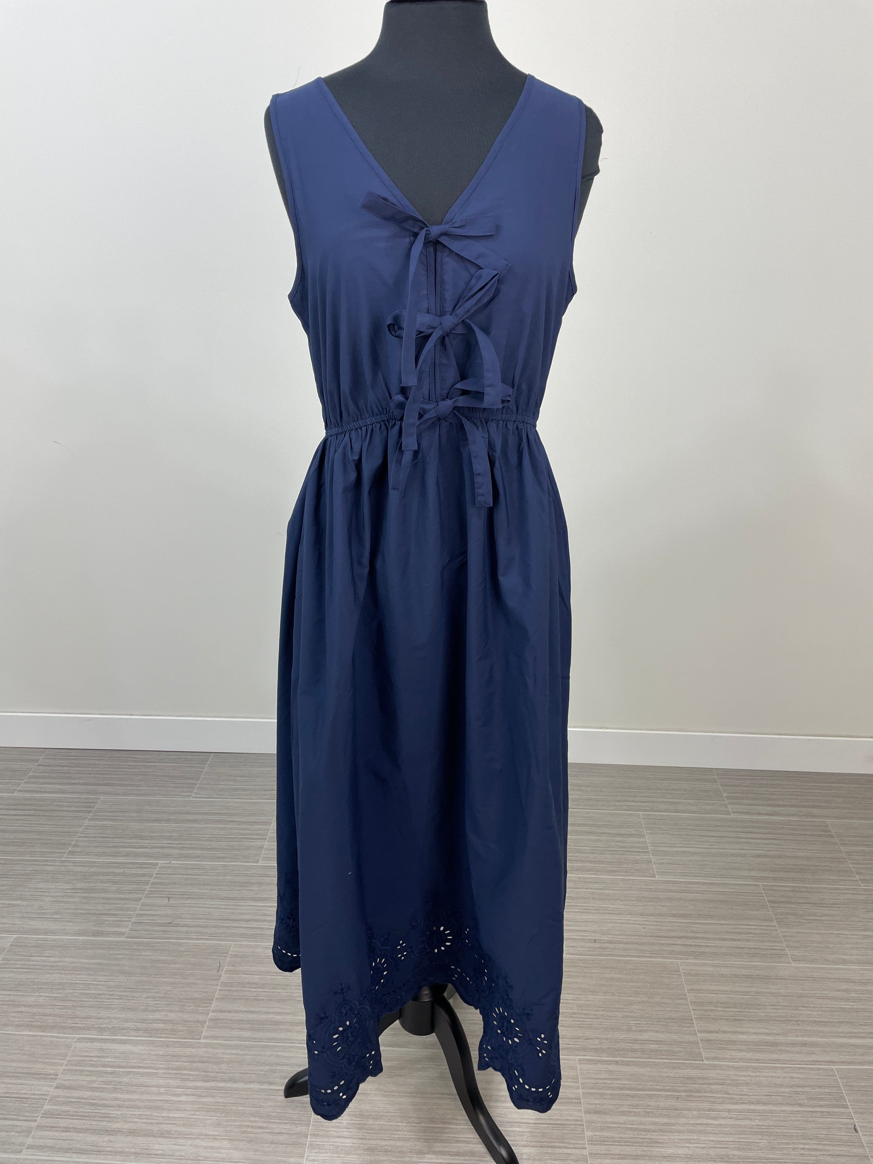 Navy Front Bow Tie Eyelet Hem Midi Dress