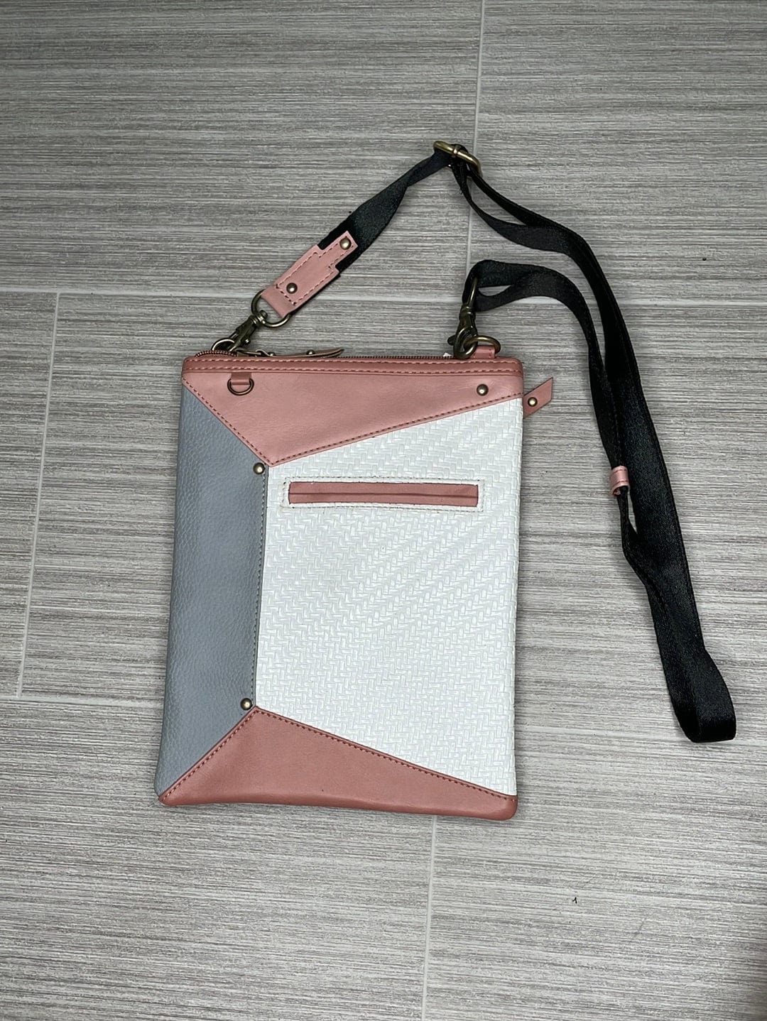 White Harper Crossbody W/ Phone Pocket