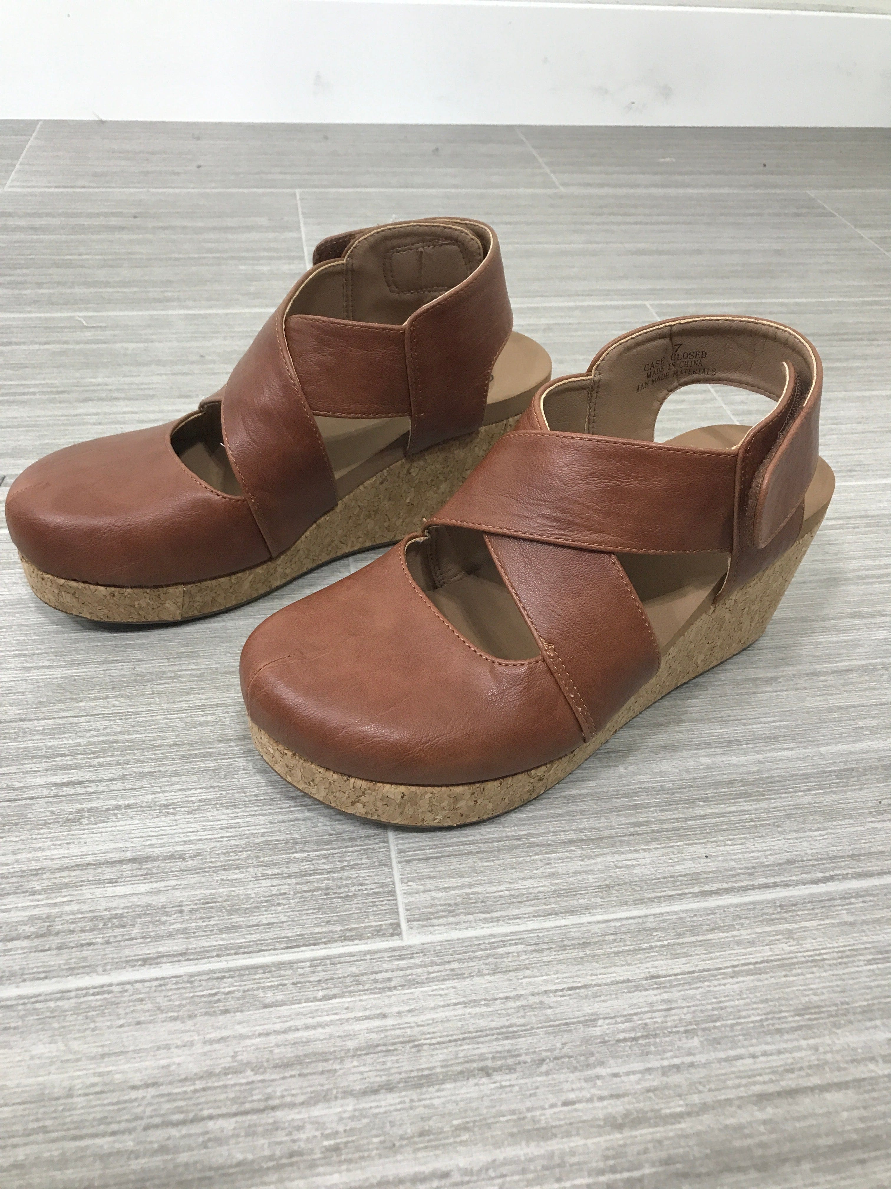 Case Closed Bourbon Wedge
