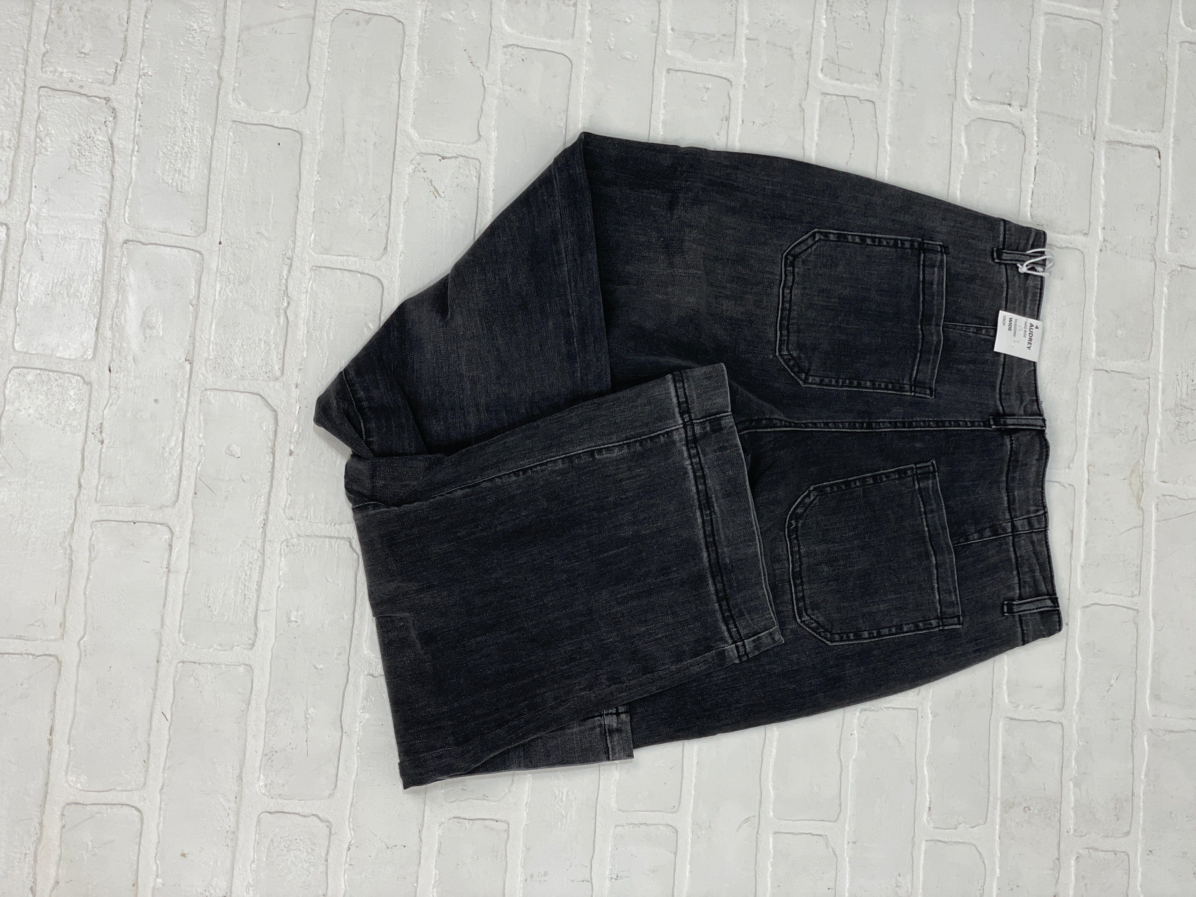 Audrey Hugging Wide Crop Denim - Stone Black