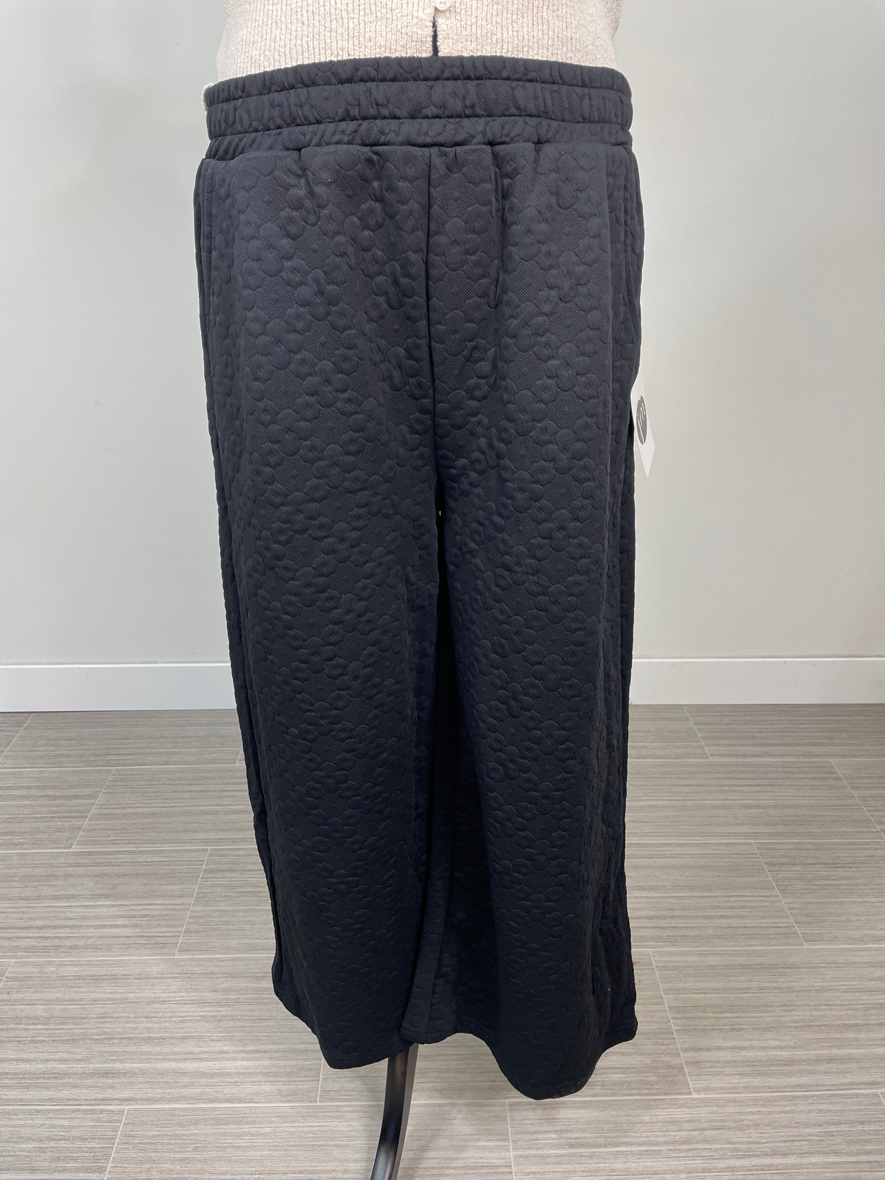 Black Flower Texture Cropped Wide Pants