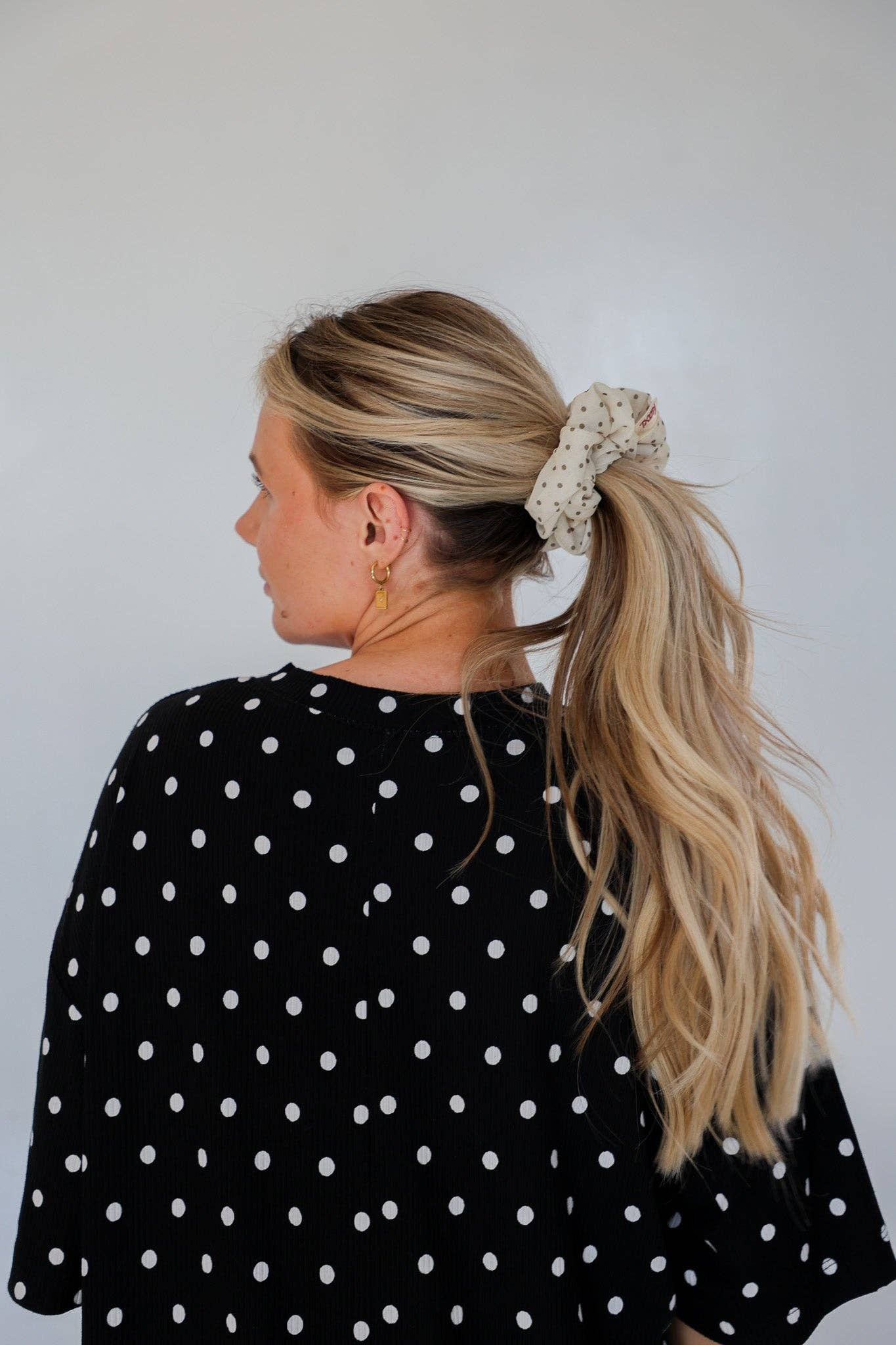 POLKA DOT OVERSIZED SCRUNCHIE: CREAM & BROWN
