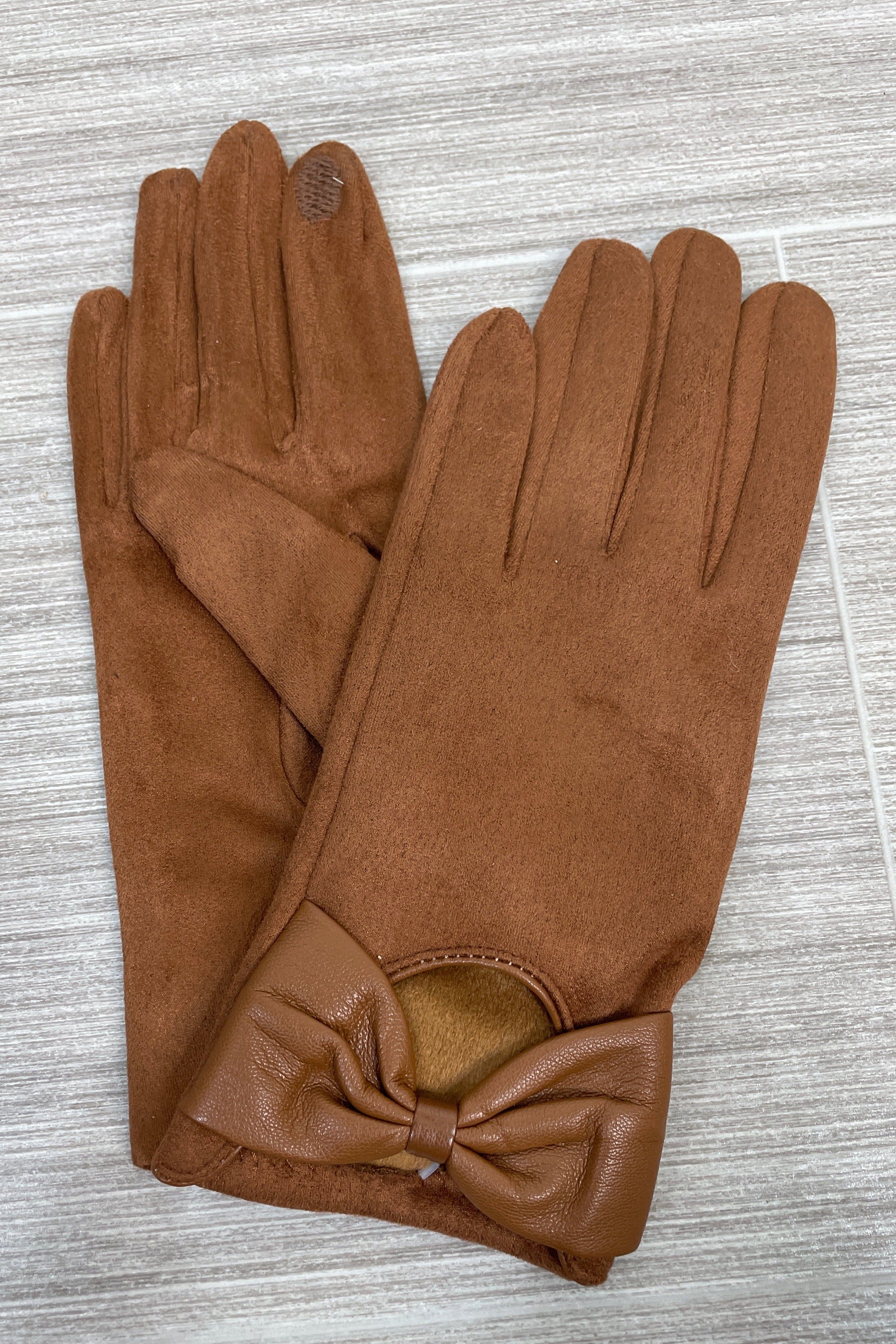 Camel Bow Leatherette Glove