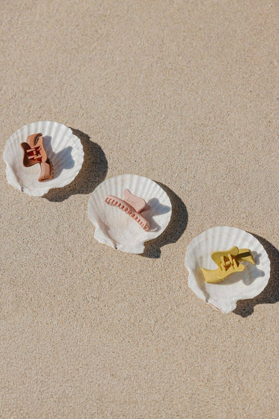 KAXI MINI WAVY HOLD EVERYTHING CLAW: TERRACOTTA