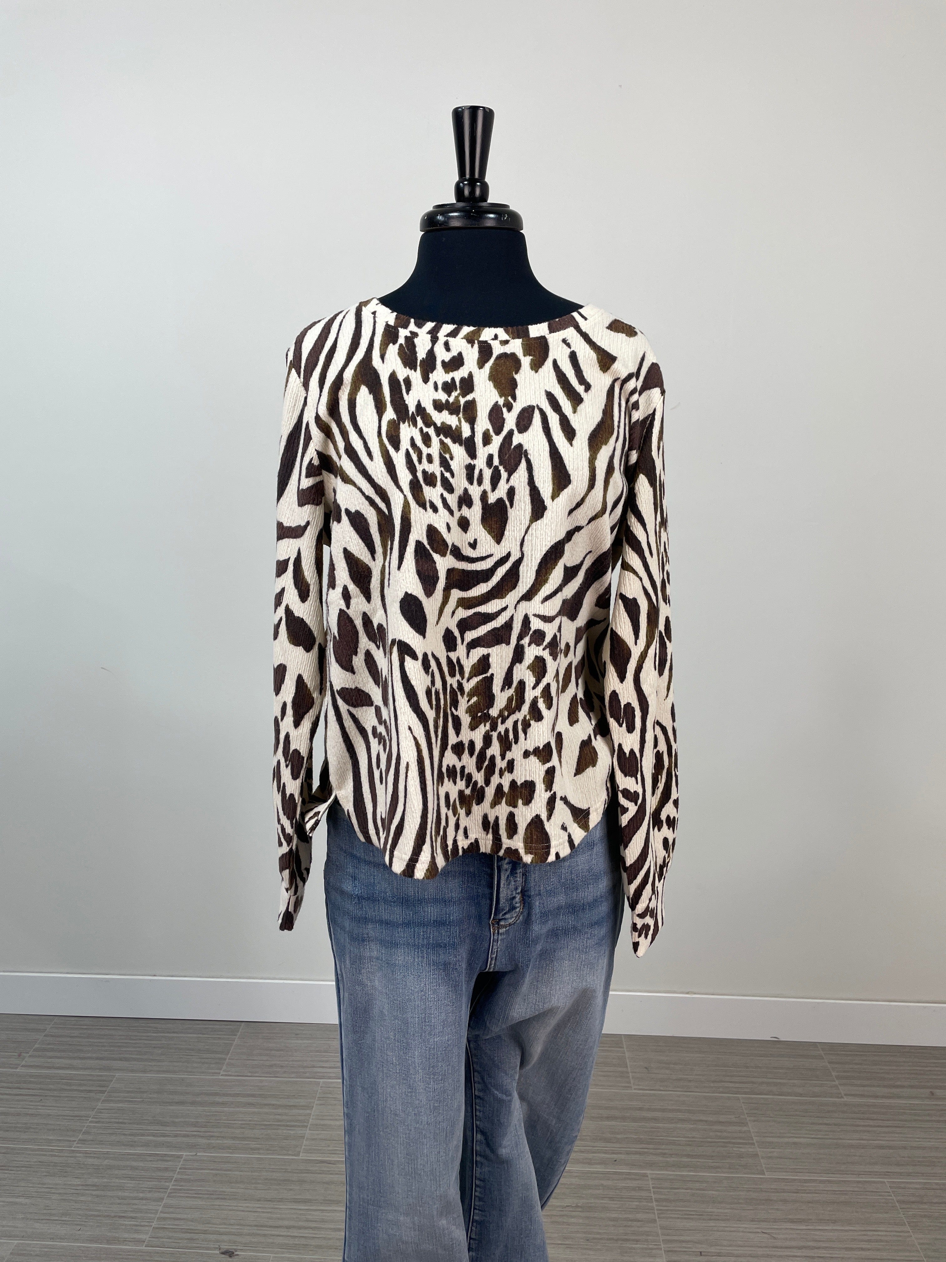 Walnut Print Crew Neck Top w/Shirttail