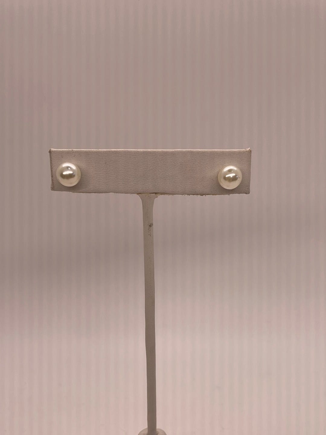 Medium Pearl Post Earring