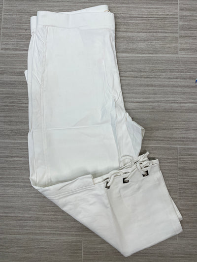 White Side Bottom Detail Capri
