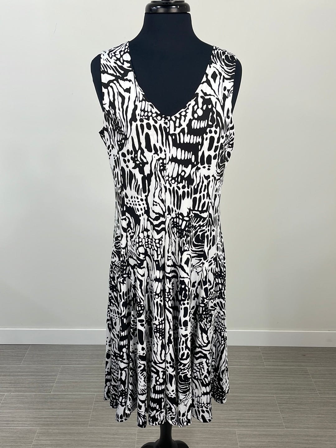 Black & White Patterned Pleated Dress