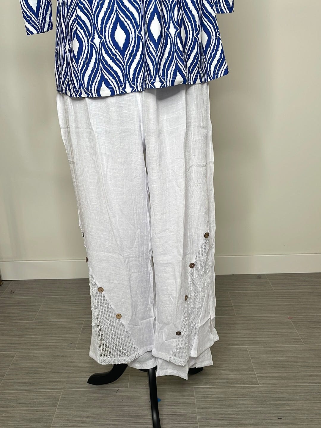 White Detailed Flowy Pant