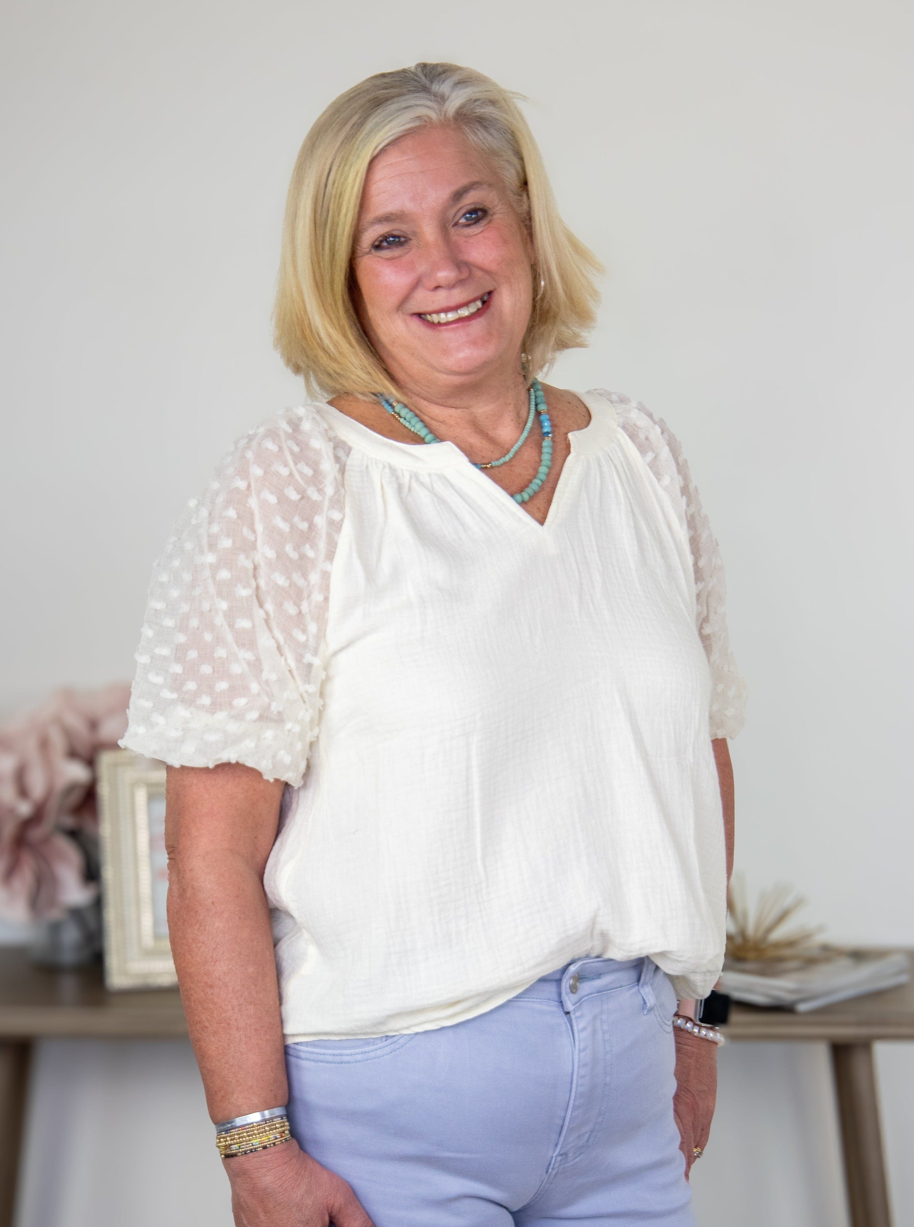 Cream Gauze w/Applique Sleeve Top Front