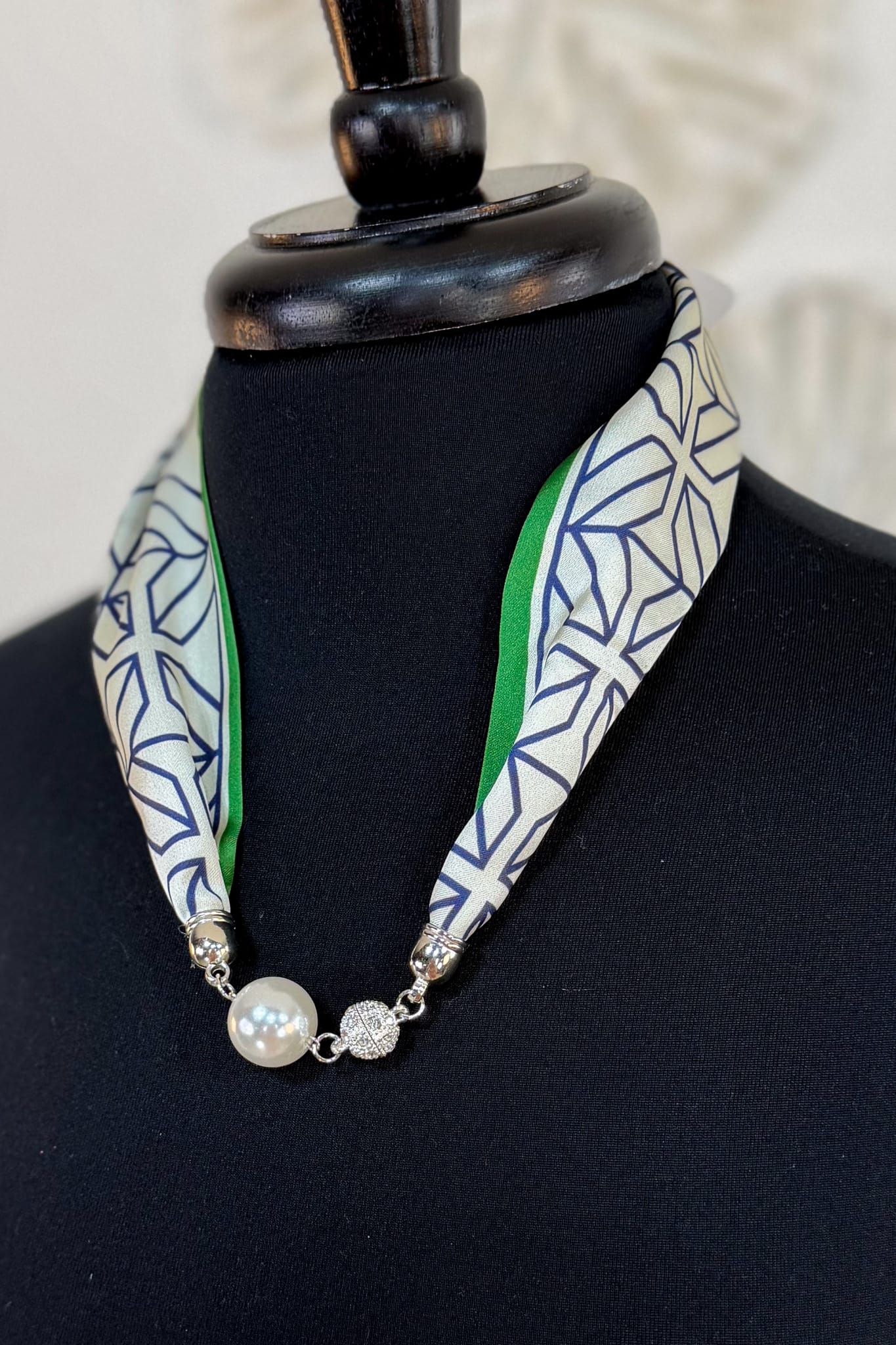 Green Cross Pattern Pearl Scarf Necklace