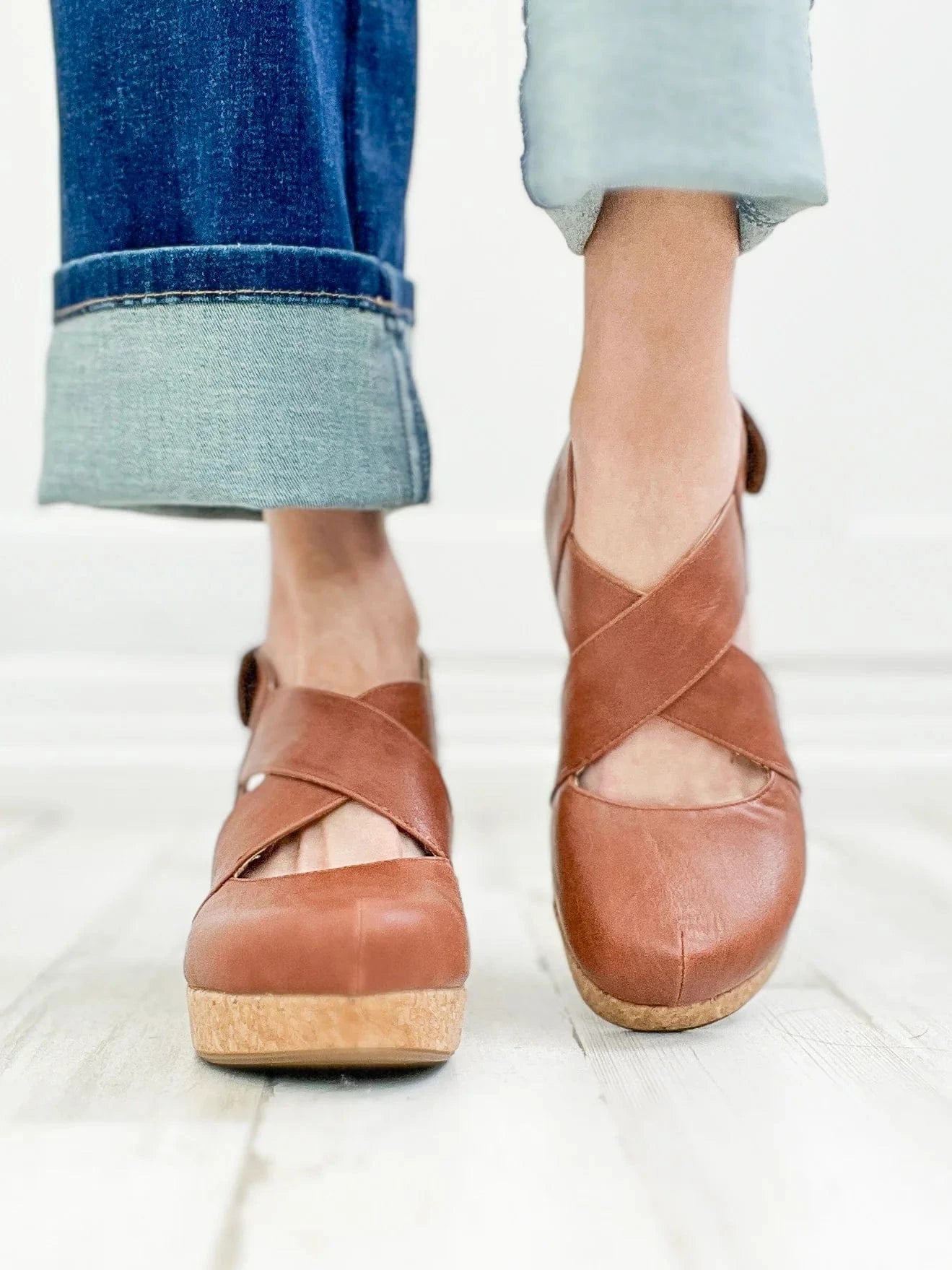 Case Closed Wedge - Cognac Smooth