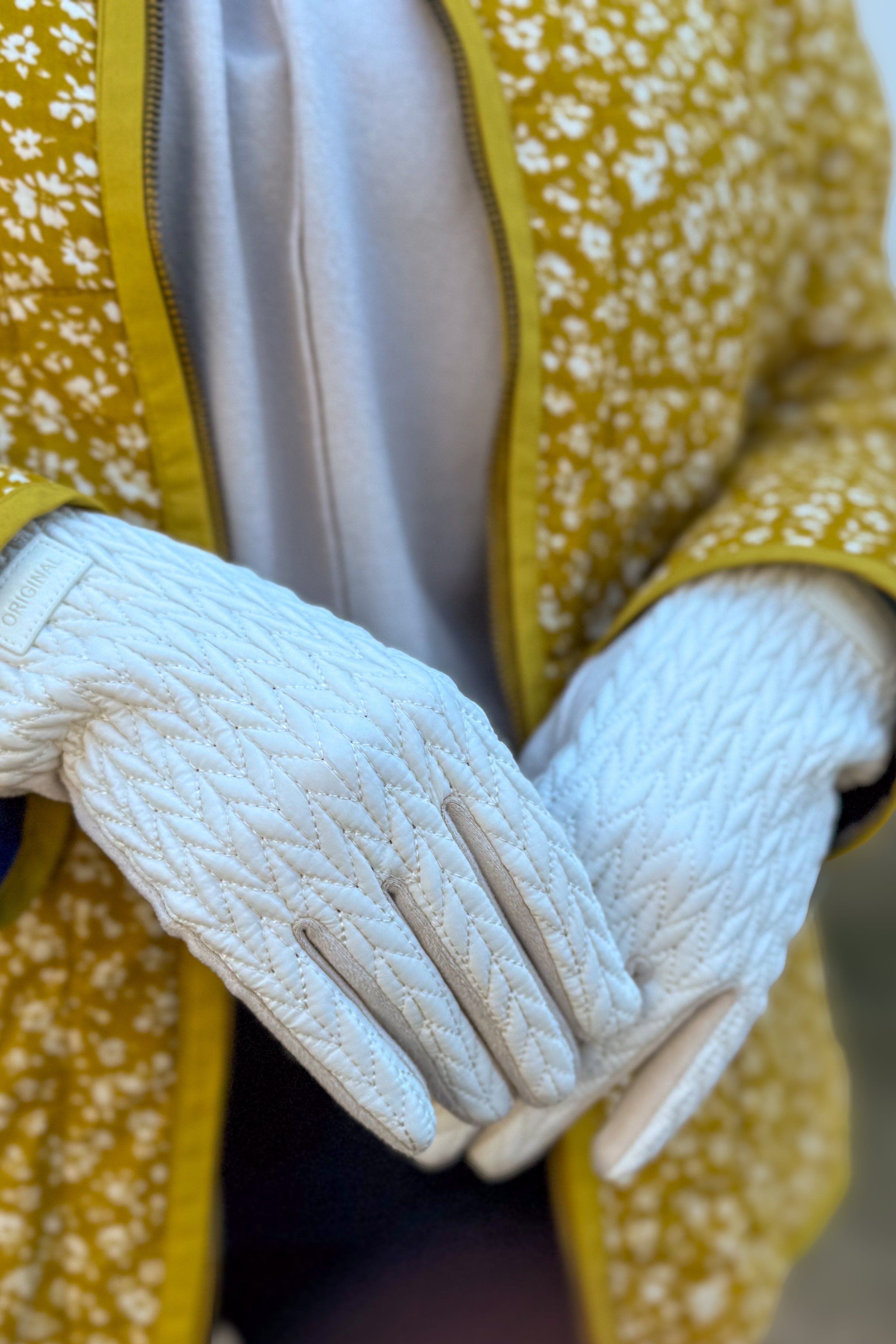 White Stocking Stitch Texture Gloves