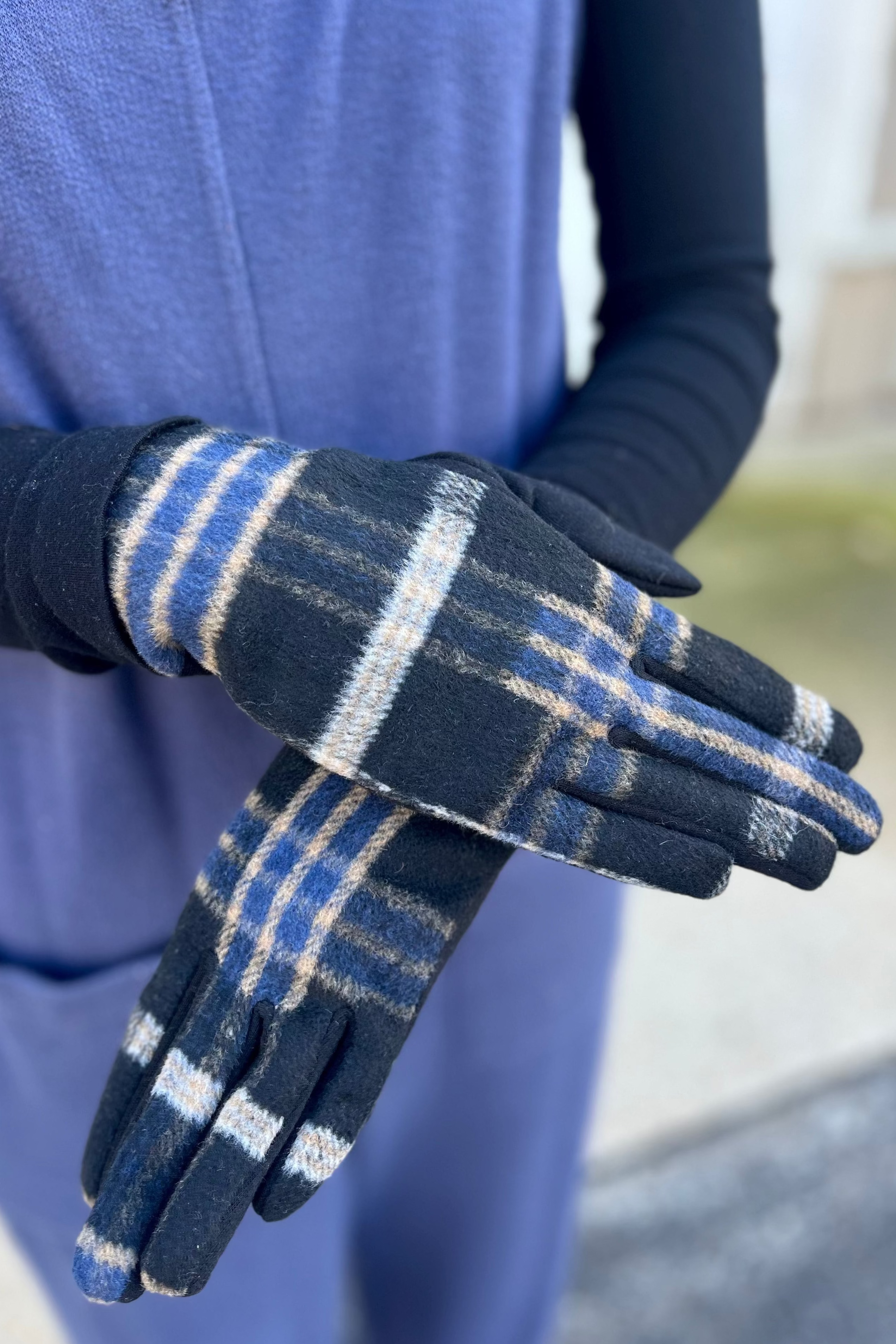 Black Windowpane Plaid Smart Touch Glove