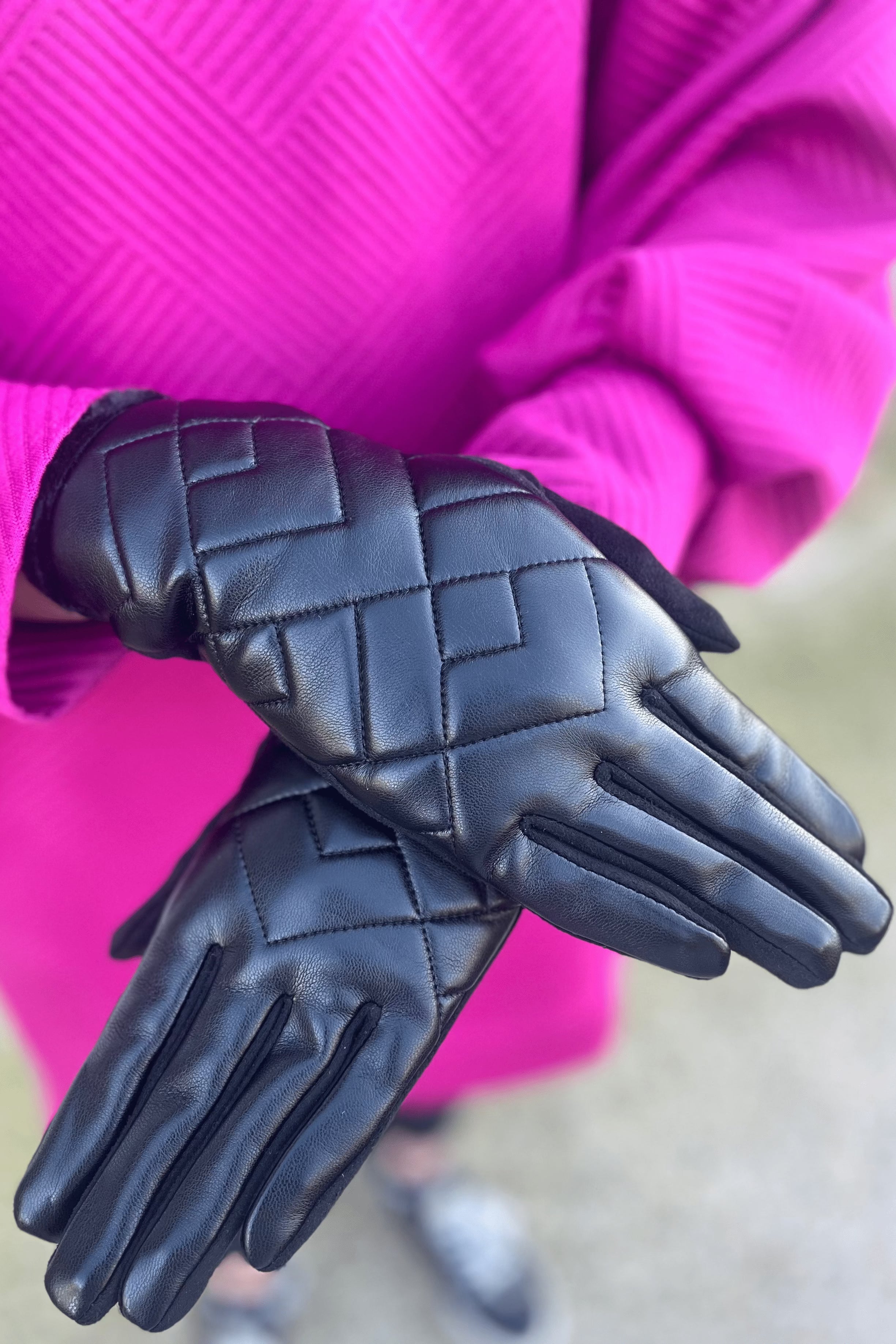 Black Diamond Quilted Faux Fur Glove