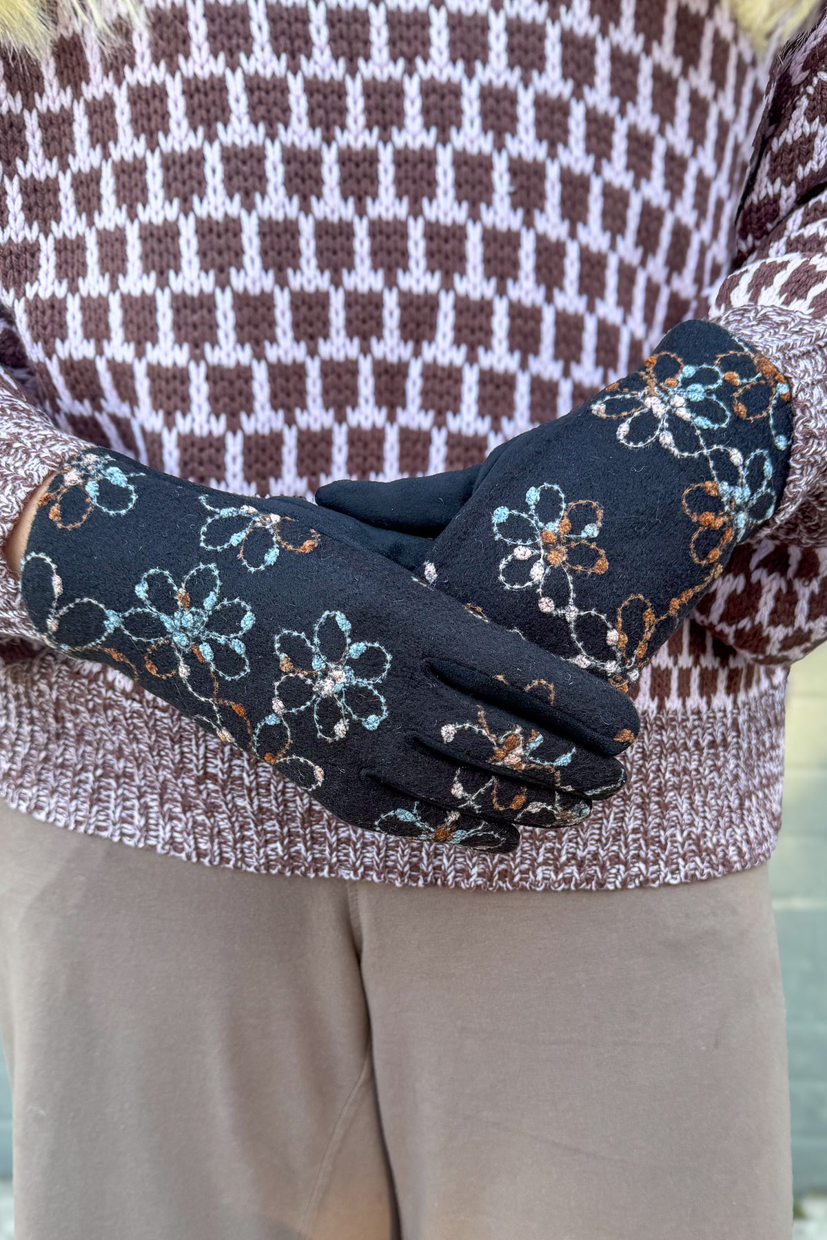 Black Winter Primrose Embroidered Gloves