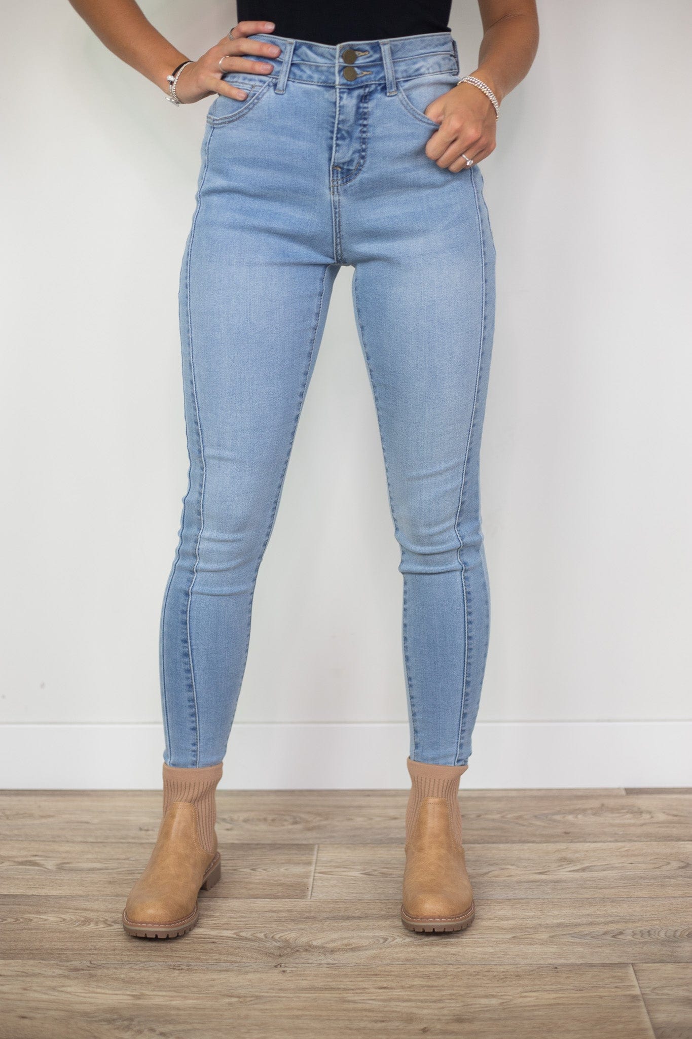 Light Wash Skinny w/Detail