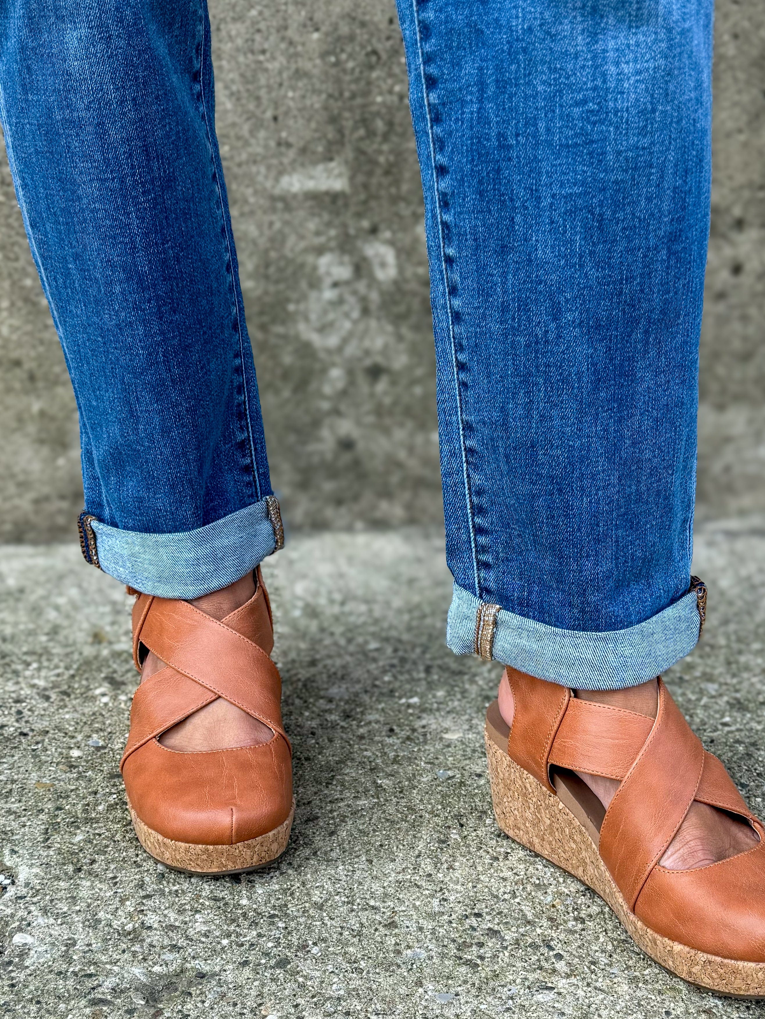 Medium Wash Boyfriend Classic Cuff detail