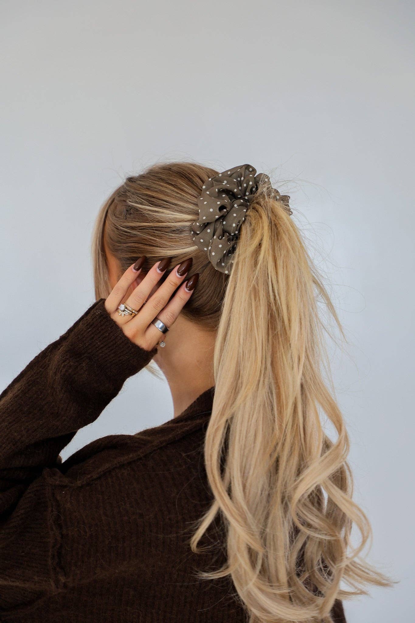 POLKA DOT OVERSIZED SCRUNCHIE: BROWN & CREAM