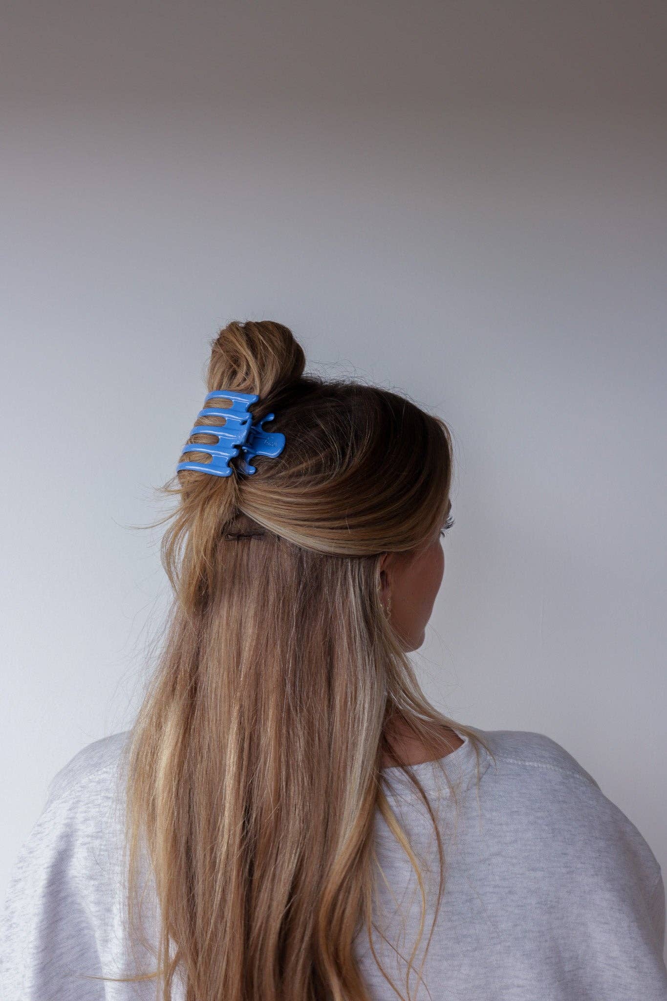 KAXI WIDE LAY DOWN CLAW: MATTE BABY BLUE