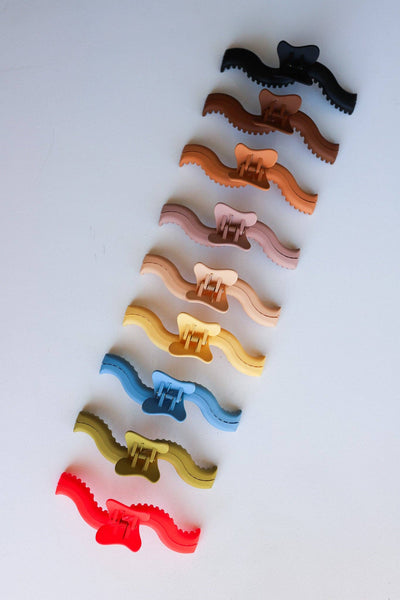 KAXI WAVY MIDI HOLD EVERYTHING CLAW: TERRACOTTA
