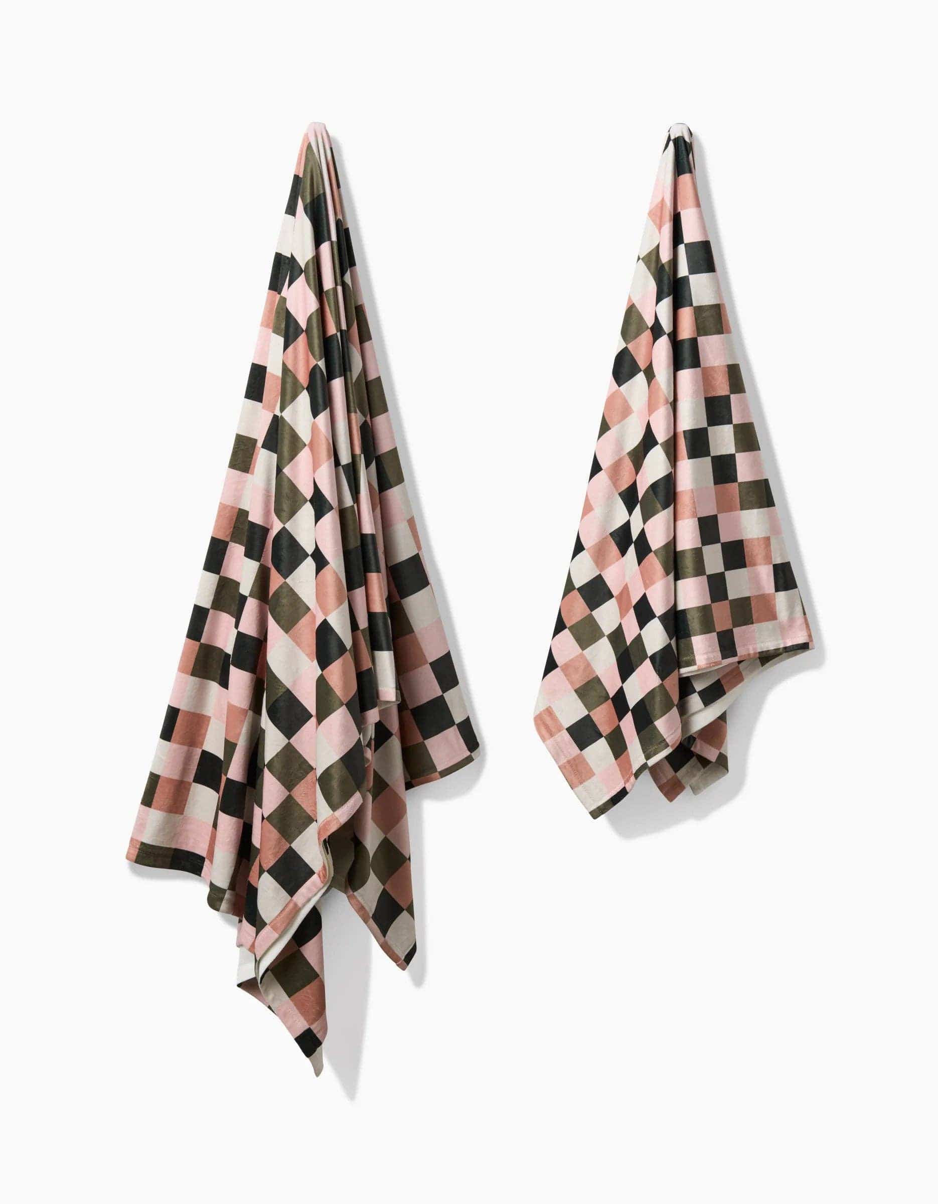 Luxora: Large - 60" x 80"