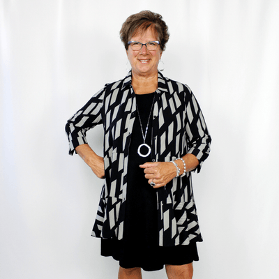 Black and white 3/4 length sleeve top, geometric pattern