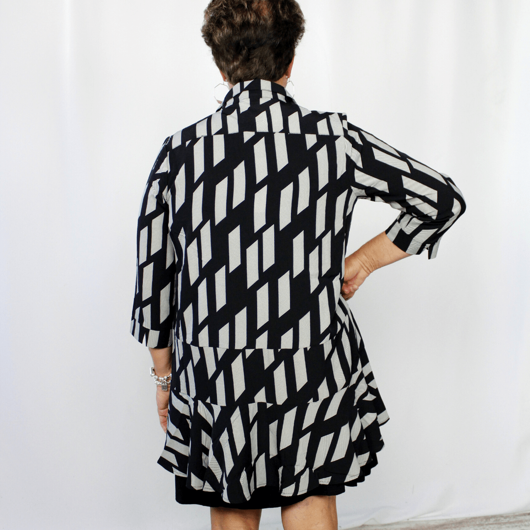 Black and white 3/4 length sleeve top, geometric pattern
