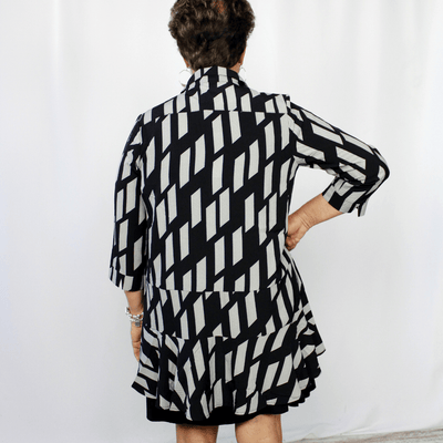 Black and white 3/4 length sleeve top, geometric pattern